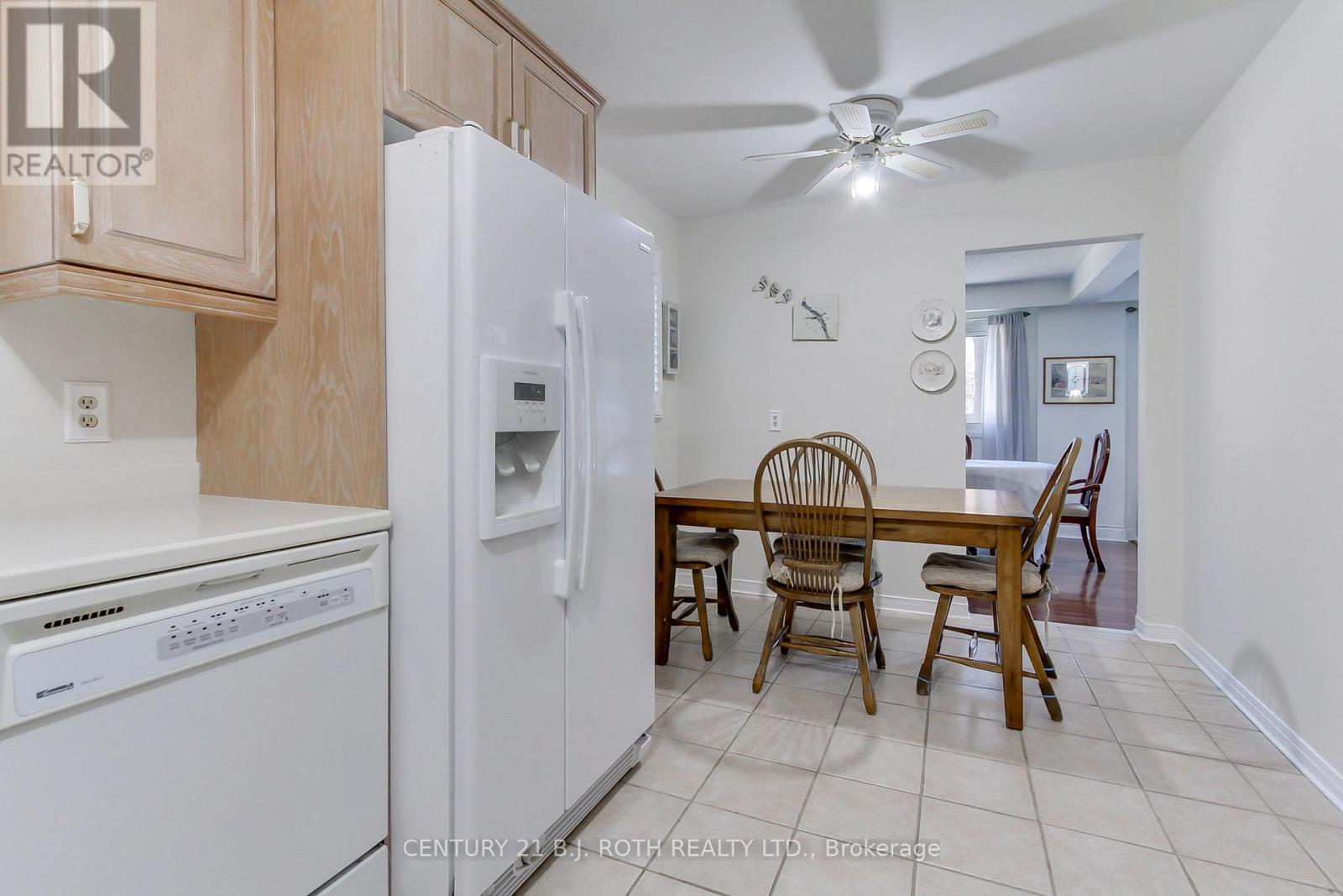 323 Hillside Drive, Mississauga, Ontario  L5M 2N3 - Photo 10 - W12724592