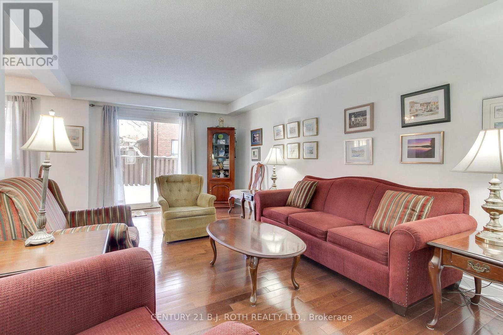 323 Hillside Drive, Mississauga, Ontario  L5M 2N3 - Photo 14 - W12724592