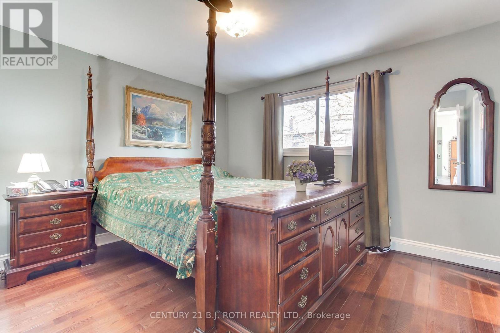 323 Hillside Drive, Mississauga, Ontario  L5M 2N3 - Photo 16 - W12724592