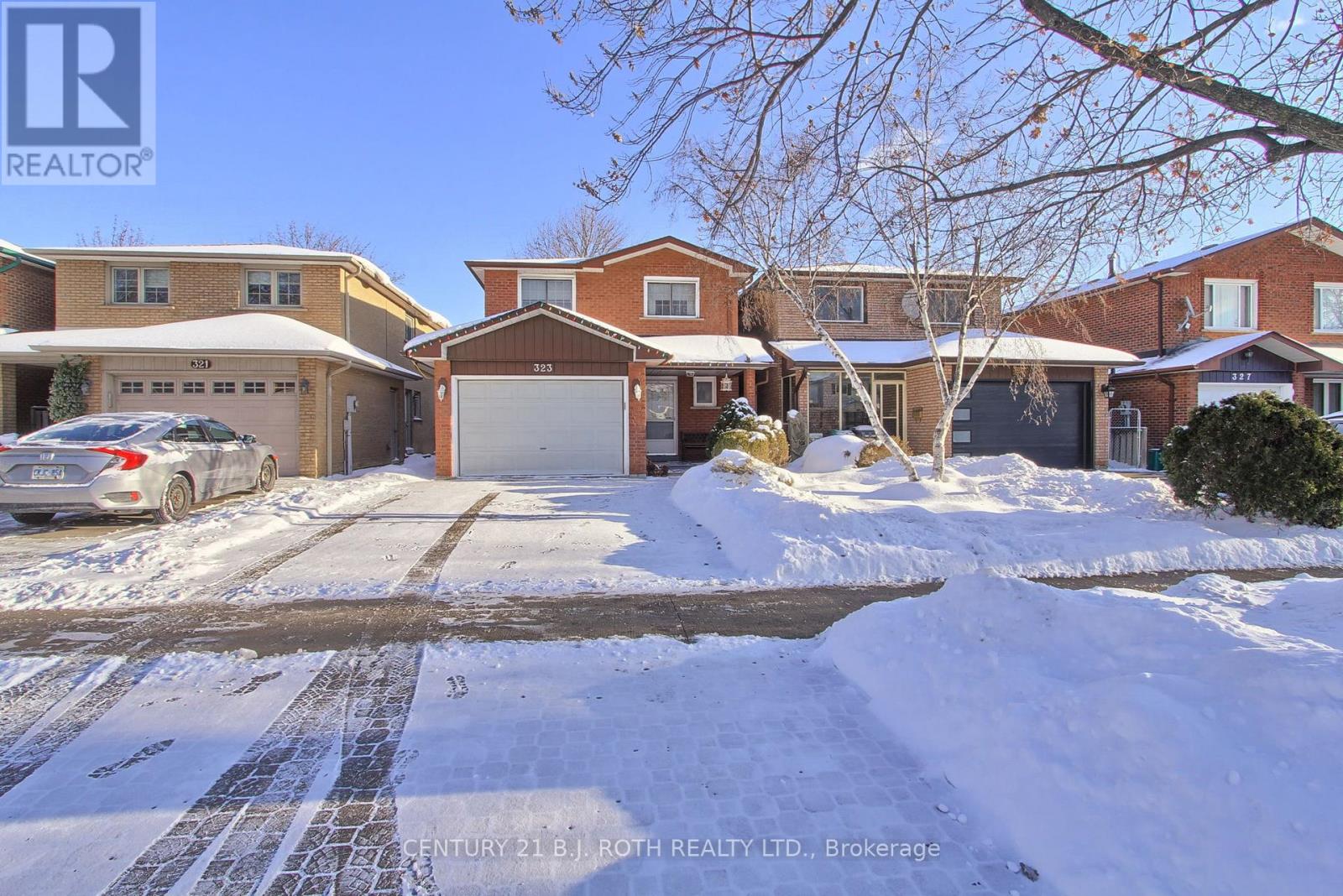 323 Hillside Drive, Mississauga, Ontario  L5M 2N3 - Photo 2 - W12724592