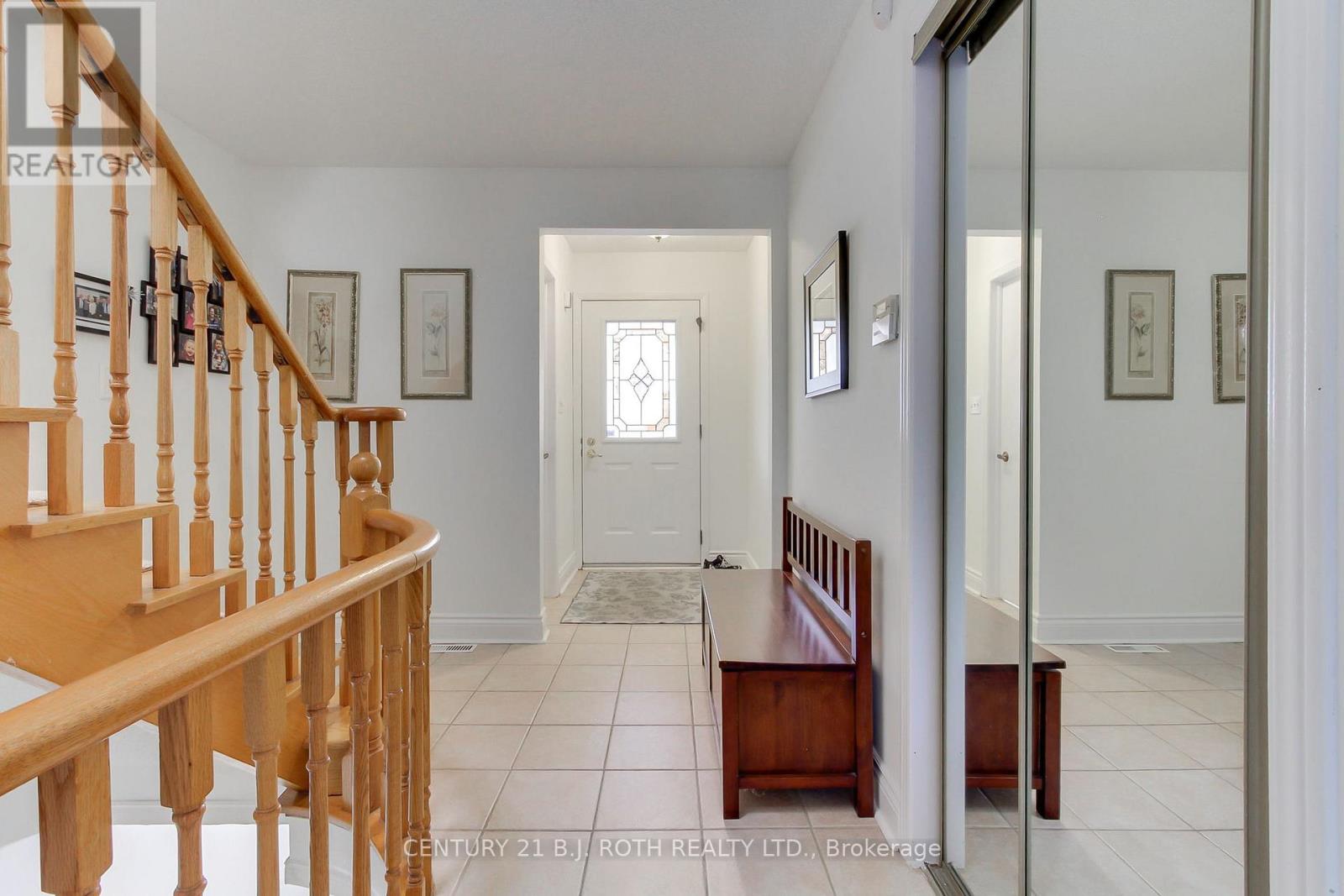 323 Hillside Drive, Mississauga, Ontario  L5M 2N3 - Photo 5 - W12724592