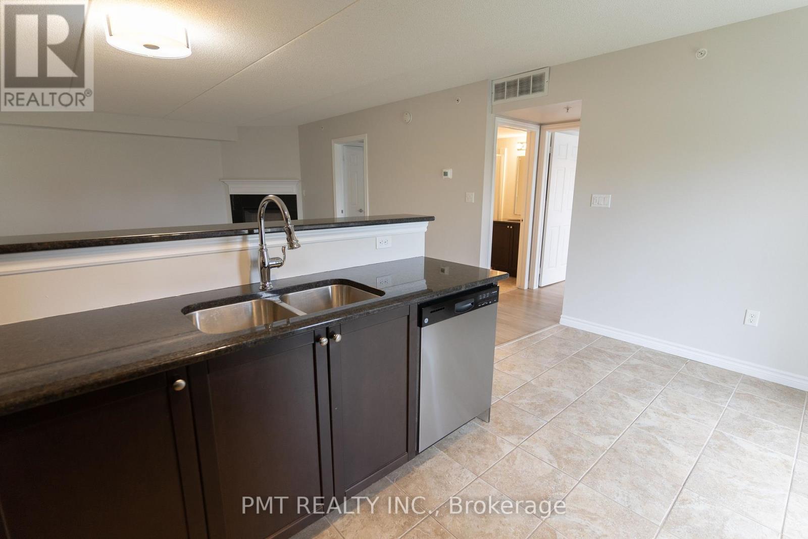 101 - 1370 Main Street E, Milton, Ontario  L9T 7S8 - Photo 4 - W12724656