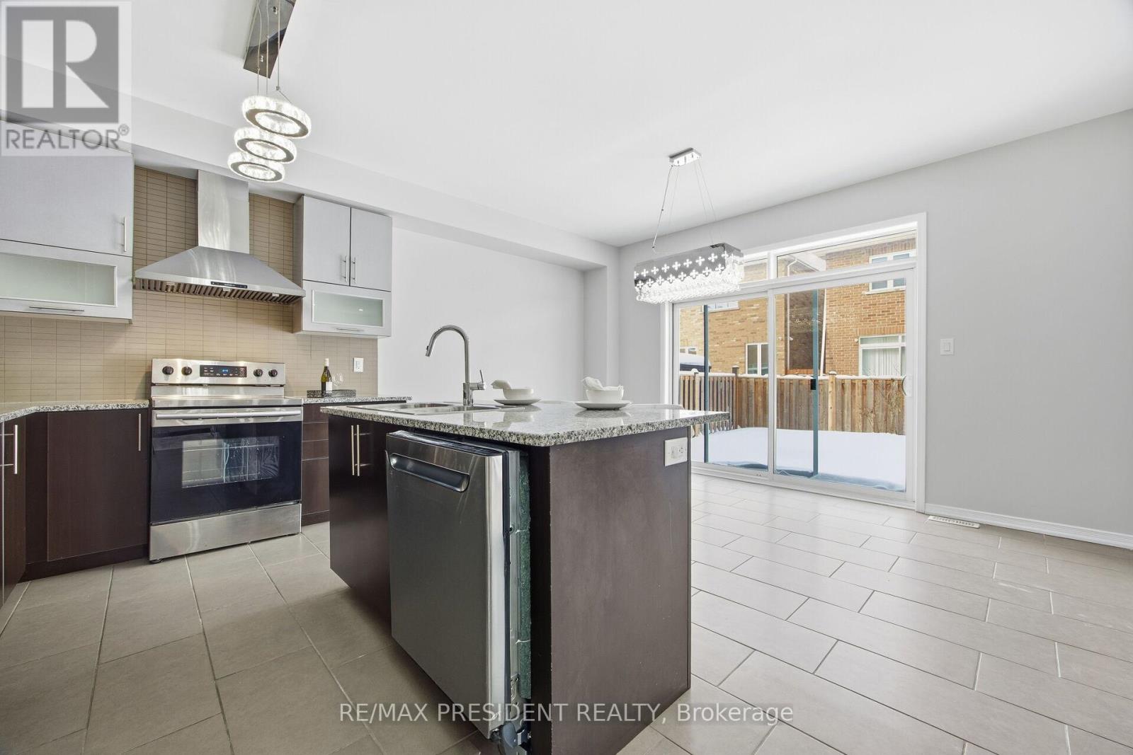 584 Remembrance Road, Brampton, Ontario  L7A 4N2 - Photo 16 - W12724660