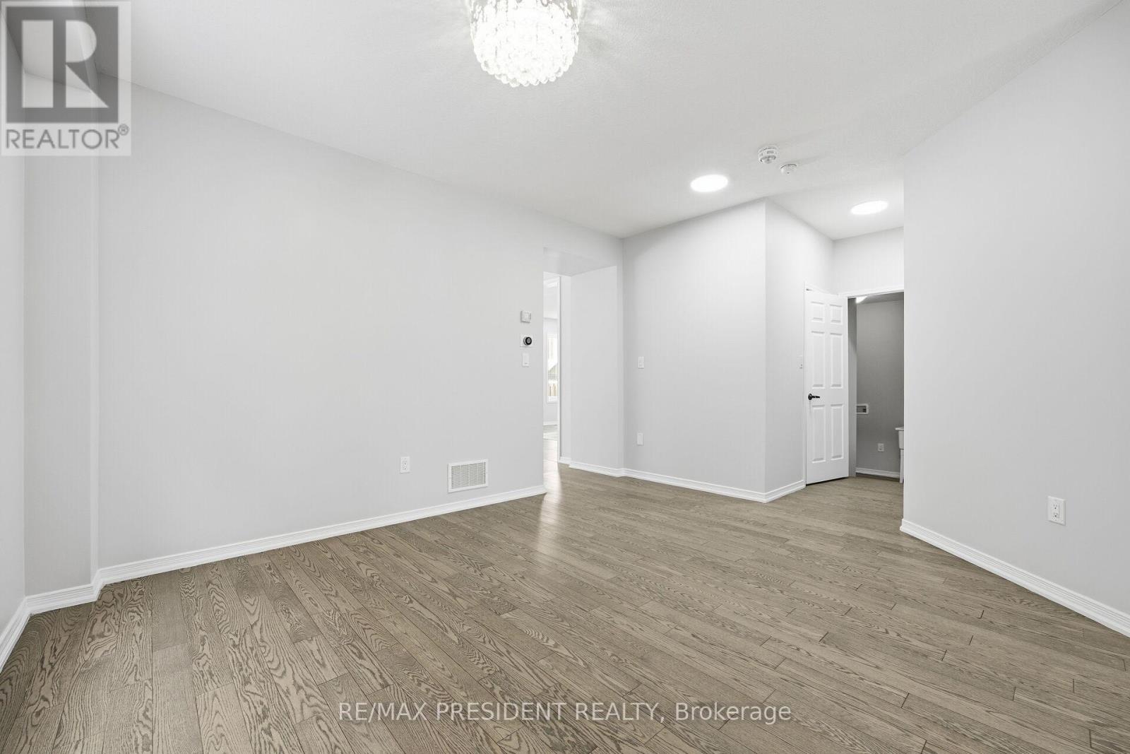 584 Remembrance Road, Brampton, Ontario  L7A 4N2 - Photo 7 - W12724660