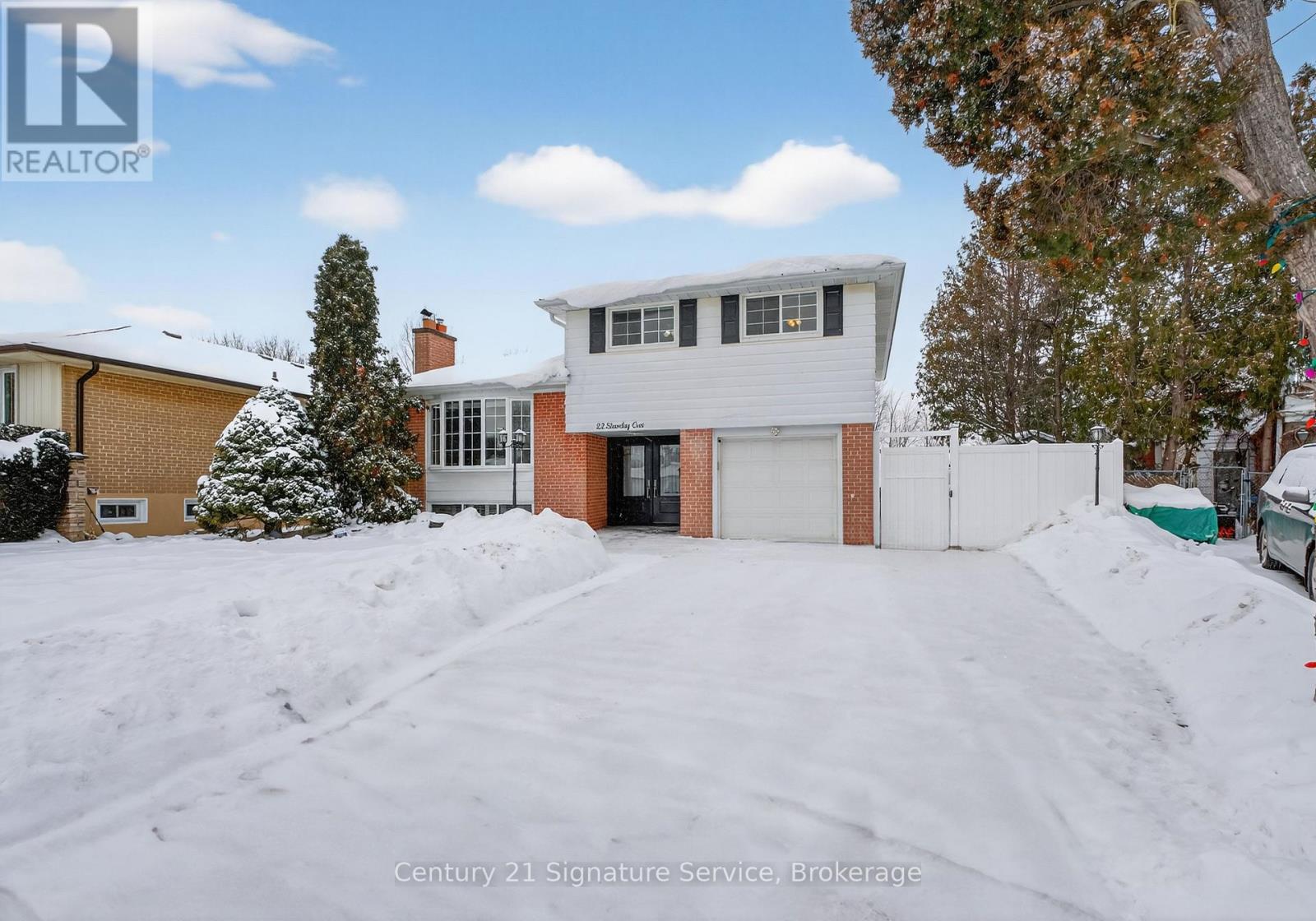 22 Staveley Crescent, Brampton, Ontario  L6W 2R9 - Photo 2 - W12724664