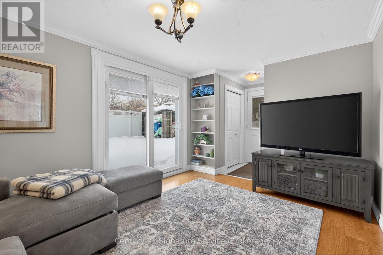 22 Staveley Crescent, Brampton, Ontario  L6W 2R9 - Photo 5 - W12724664