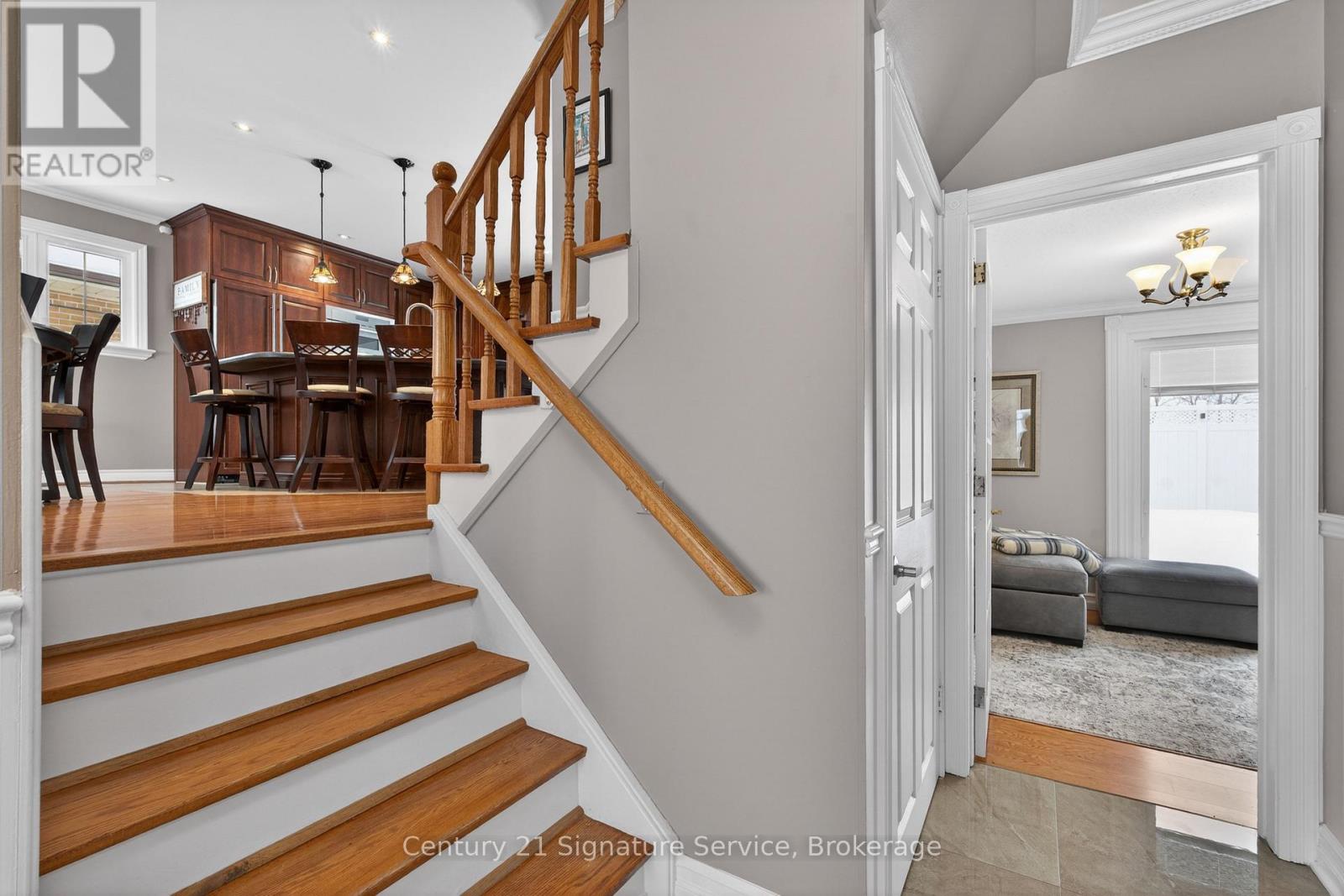 22 Staveley Crescent, Brampton, Ontario  L6W 2R9 - Photo 8 - W12724664