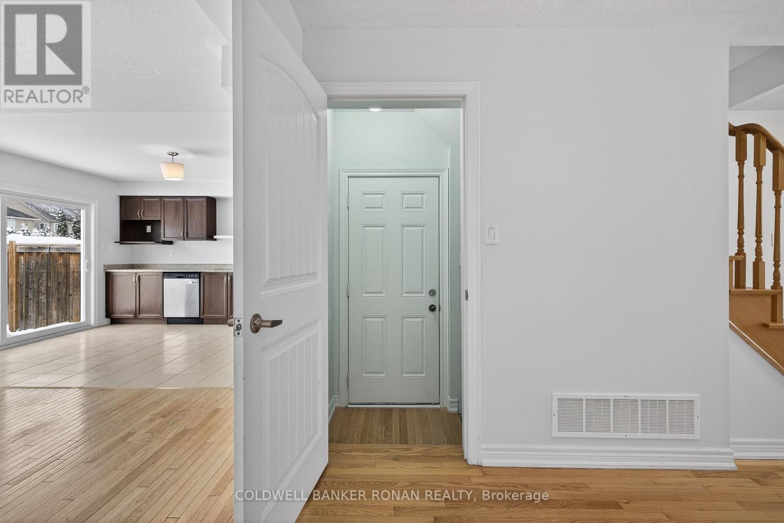 83 Swenson Street, New Tecumseth, Ontario  L9R 0K3 - Photo 6 - N12710996