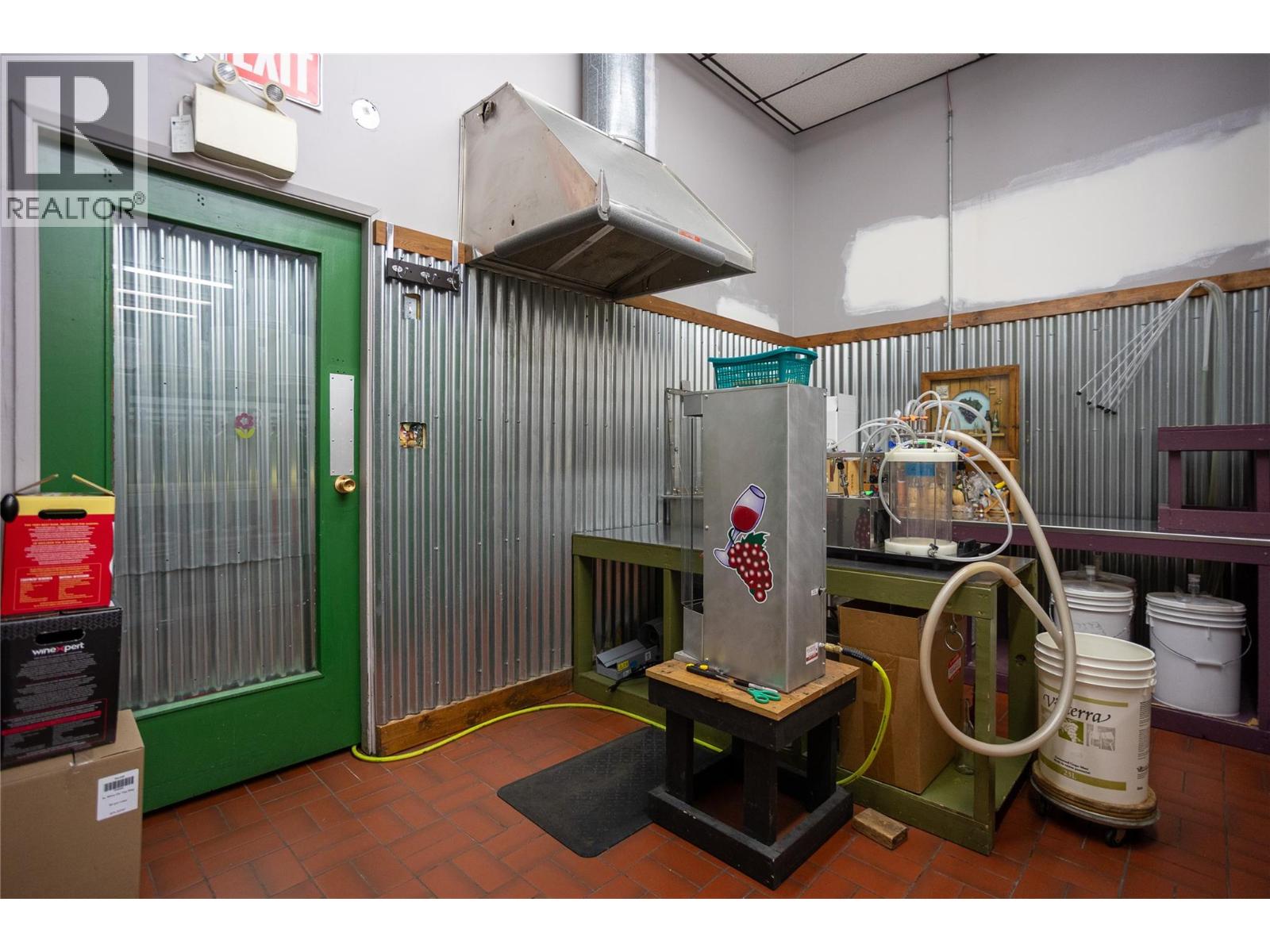 1672 Second Avenue, Trail, British Columbia  V1R 1M5 - Photo 4 - 10372352