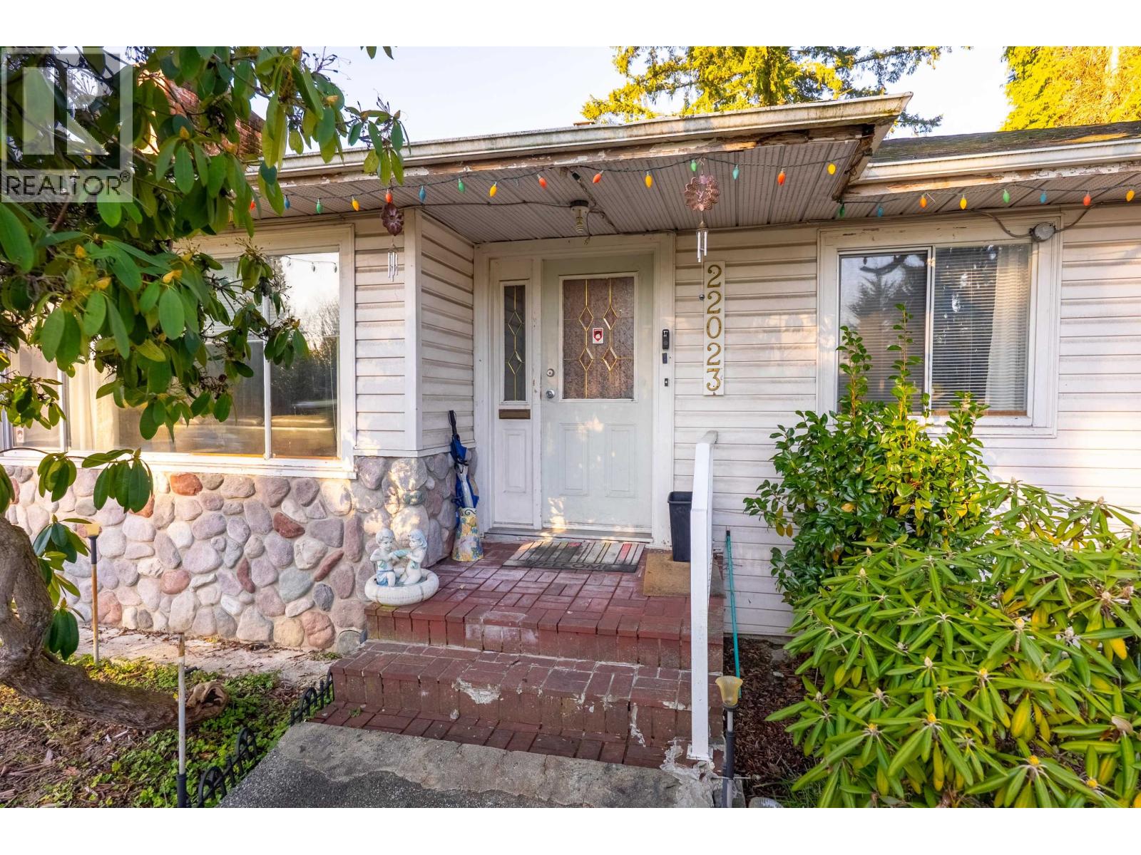 22023 LOUGHEED HIGHWAY, Maple Ridge, British Columbia