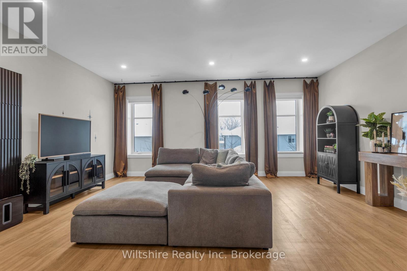 1105 - 361 Quarter Town Line, Tillsonburg, Ontario  N4G 0K2 - Photo 2 - X12709848