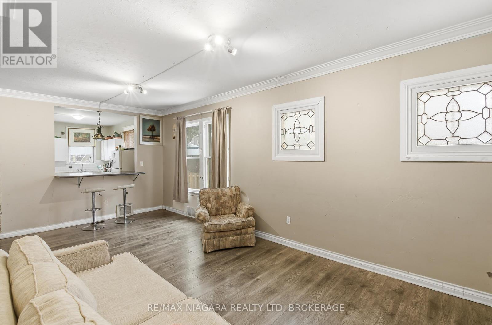 8 Ida Street, St. Catharines, Ontario  L2R 3X4 - Photo 10 - X12724858