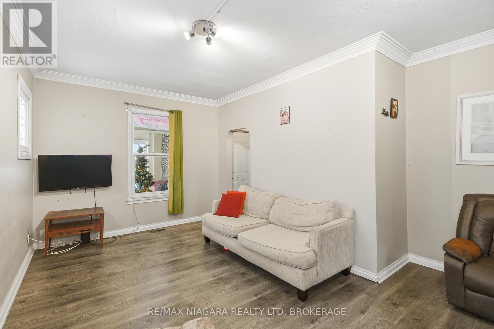 8 Ida Street, St. Catharines, Ontario  L2R 3X4 - Photo 11 - X12724858