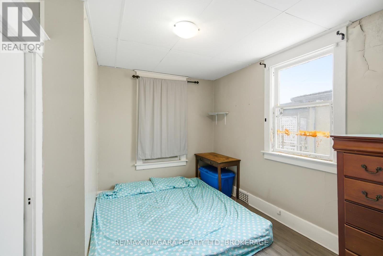 8 Ida Street, St. Catharines, Ontario  L2R 3X4 - Photo 17 - X12724858