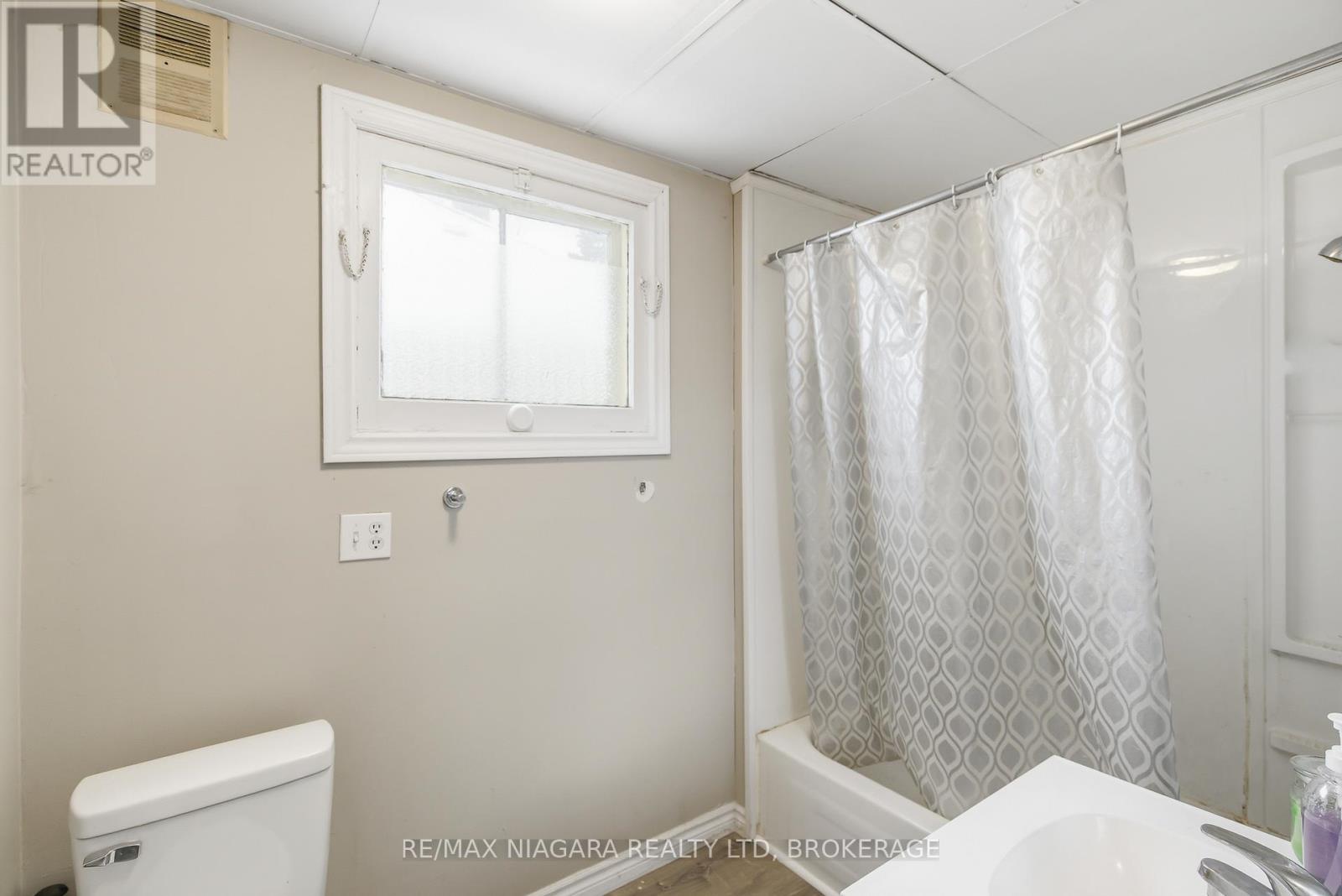 8 Ida Street, St. Catharines, Ontario  L2R 3X4 - Photo 18 - X12724858