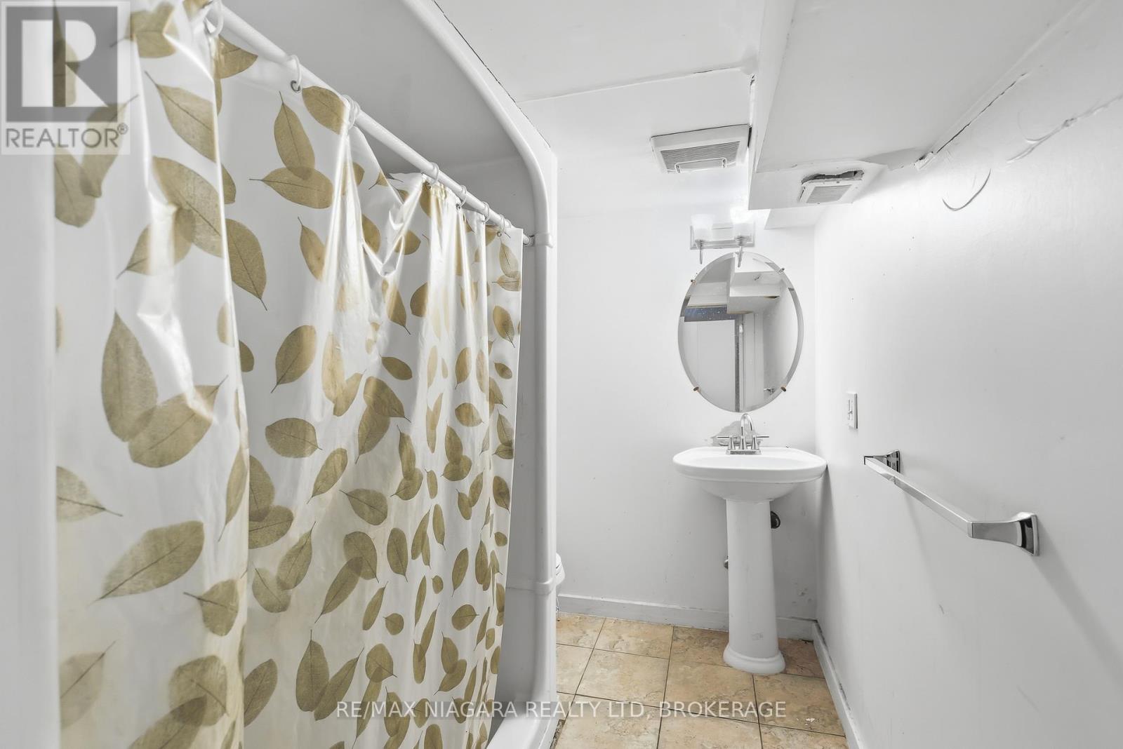 8 Ida Street, St. Catharines, Ontario  L2R 3X4 - Photo 34 - X12724858