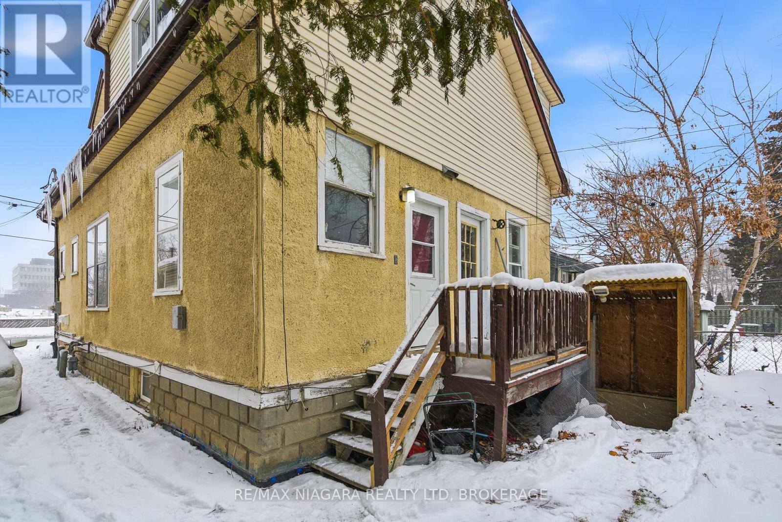 8 Ida Street, St. Catharines, Ontario  L2R 3X4 - Photo 4 - X12724858