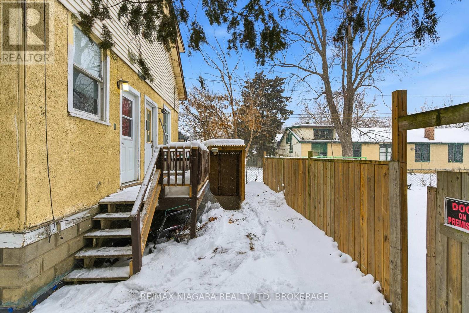 8 Ida Street, St. Catharines, Ontario  L2R 3X4 - Photo 5 - X12724858