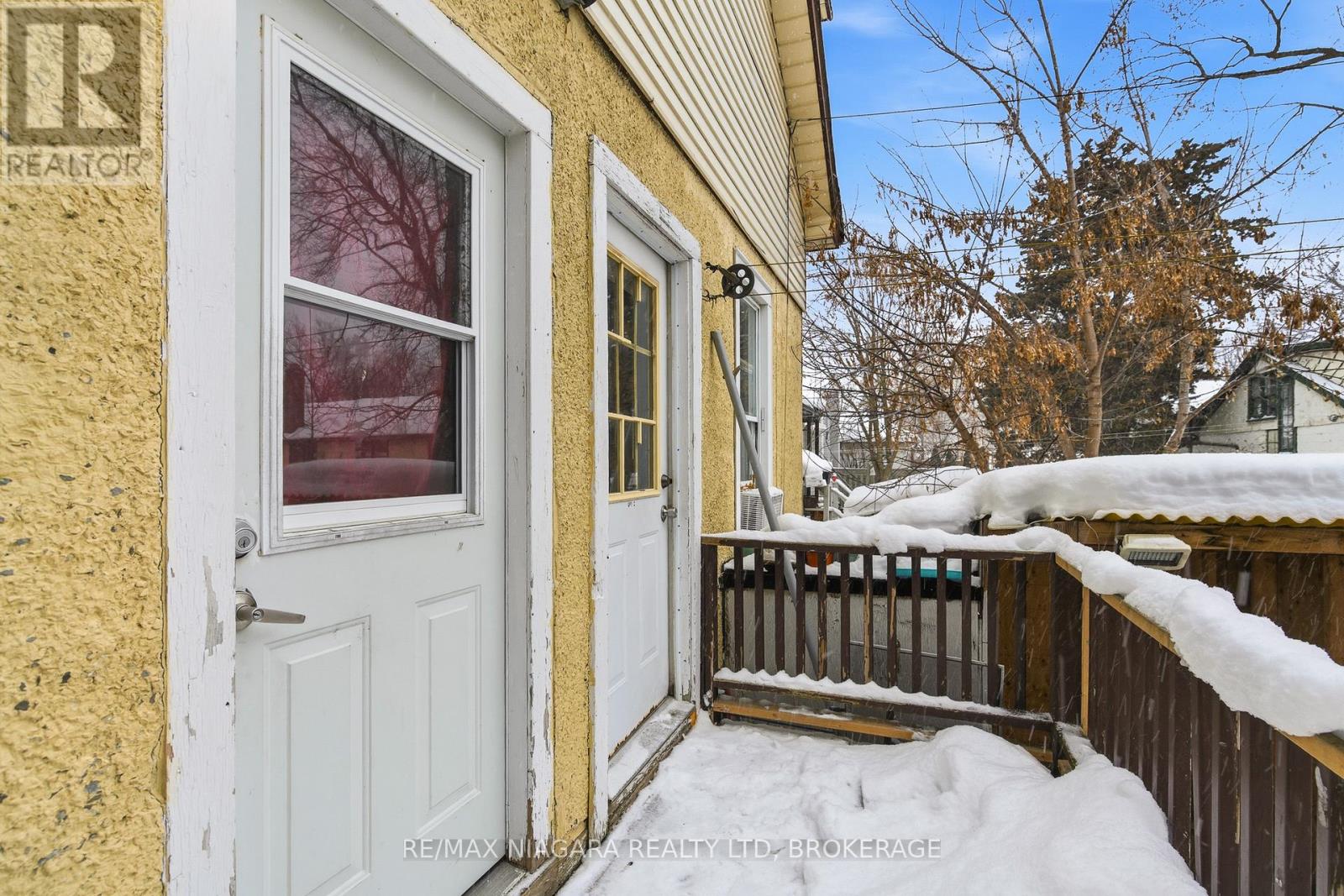 8 Ida Street, St. Catharines, Ontario  L2R 3X4 - Photo 6 - X12724858
