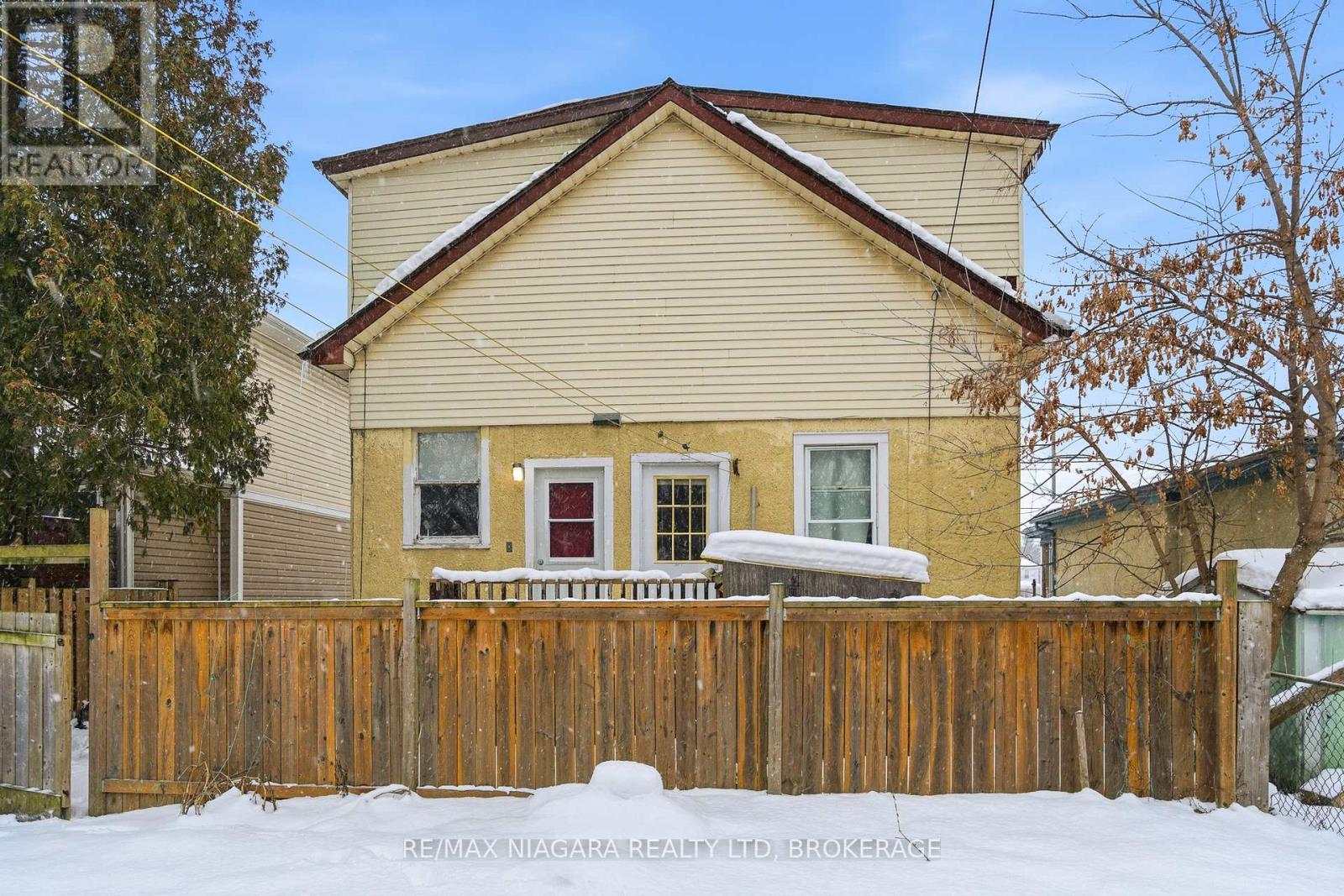 8 Ida Street, St. Catharines, Ontario  L2R 3X4 - Photo 8 - X12724858