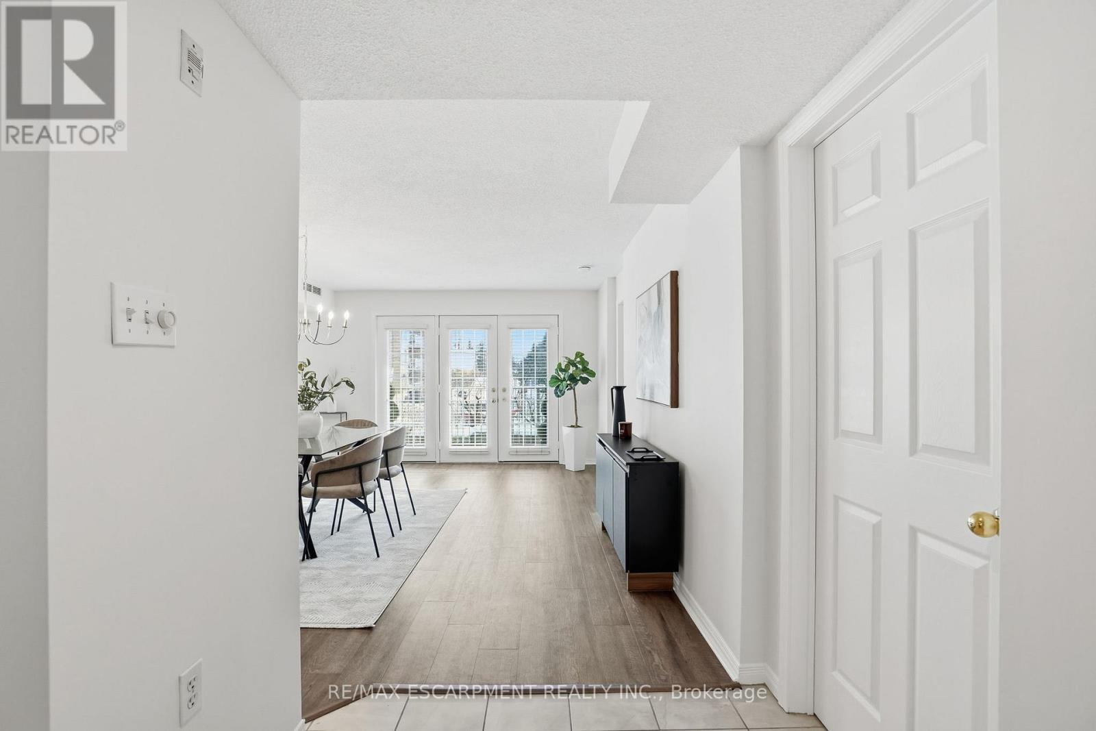 E106 - 216 Plains Road W, Burlington, Ontario  L7T 4K8 - Photo 5 - W12724466