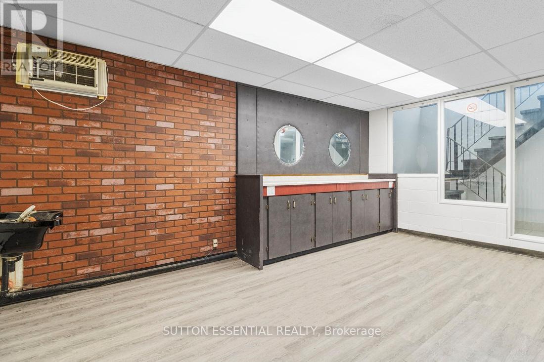 Unit #3 - 27 King Street E, Brockville, Ontario  K6V 1A7 - Photo 4 - X12724816