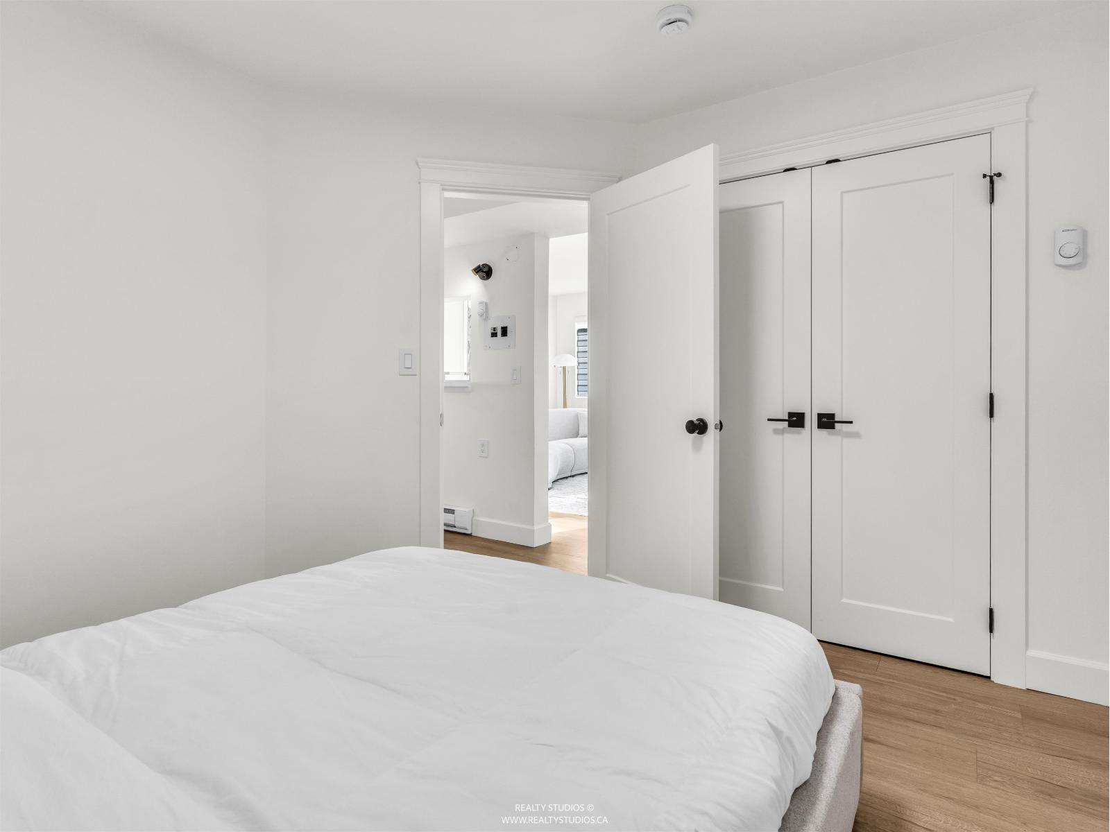 15383 Columbia Avenue, White Rock, British Columbia  V4B 1K1 - Photo 14 - R3082562