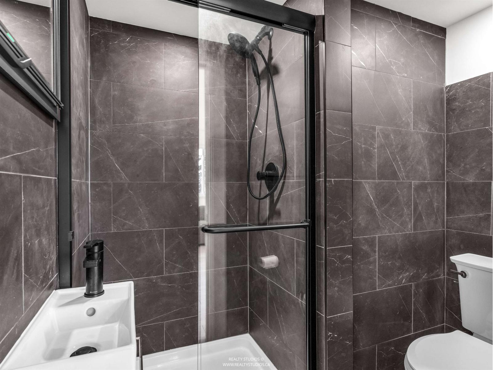 15383 Columbia Avenue, White Rock, British Columbia  V4B 1K1 - Photo 15 - R3082562