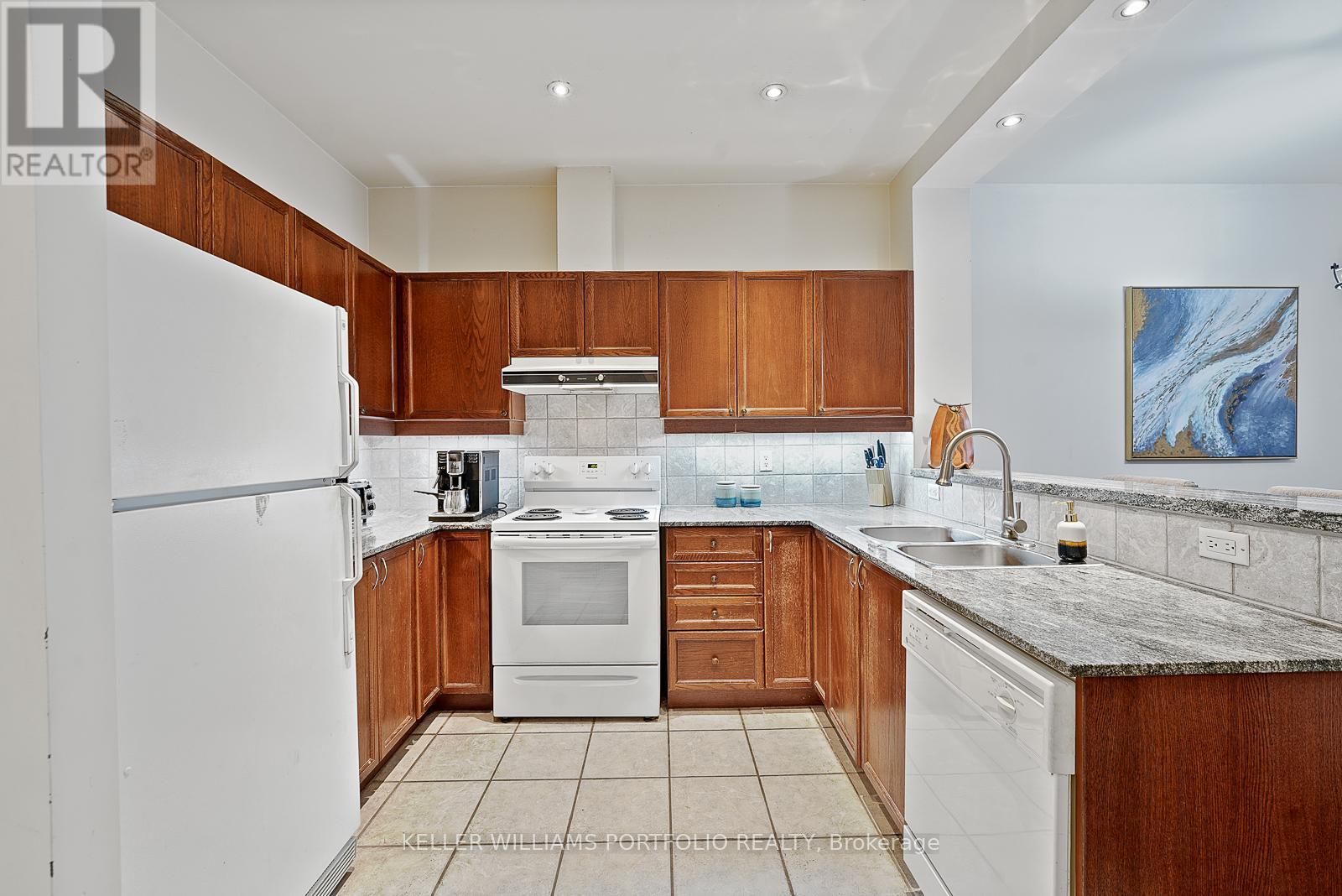 206 - 1 Leaside Park Drive, Toronto, Ontario  M4H 1R1 - Photo 5 - C12724754