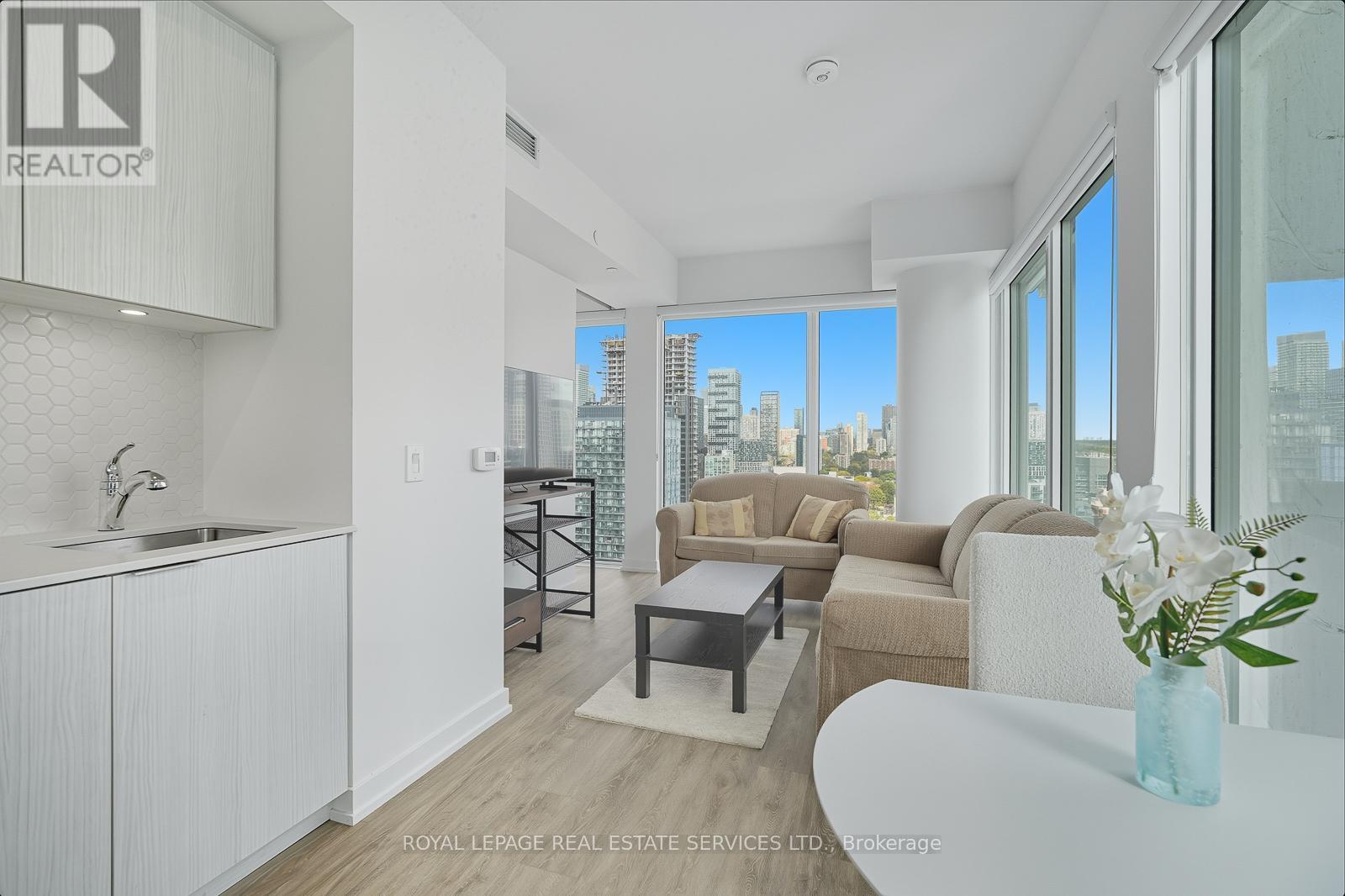 2107 - 158 Front Street E, Toronto, Ontario  M5A 1E5 - Photo 4 - C12724766