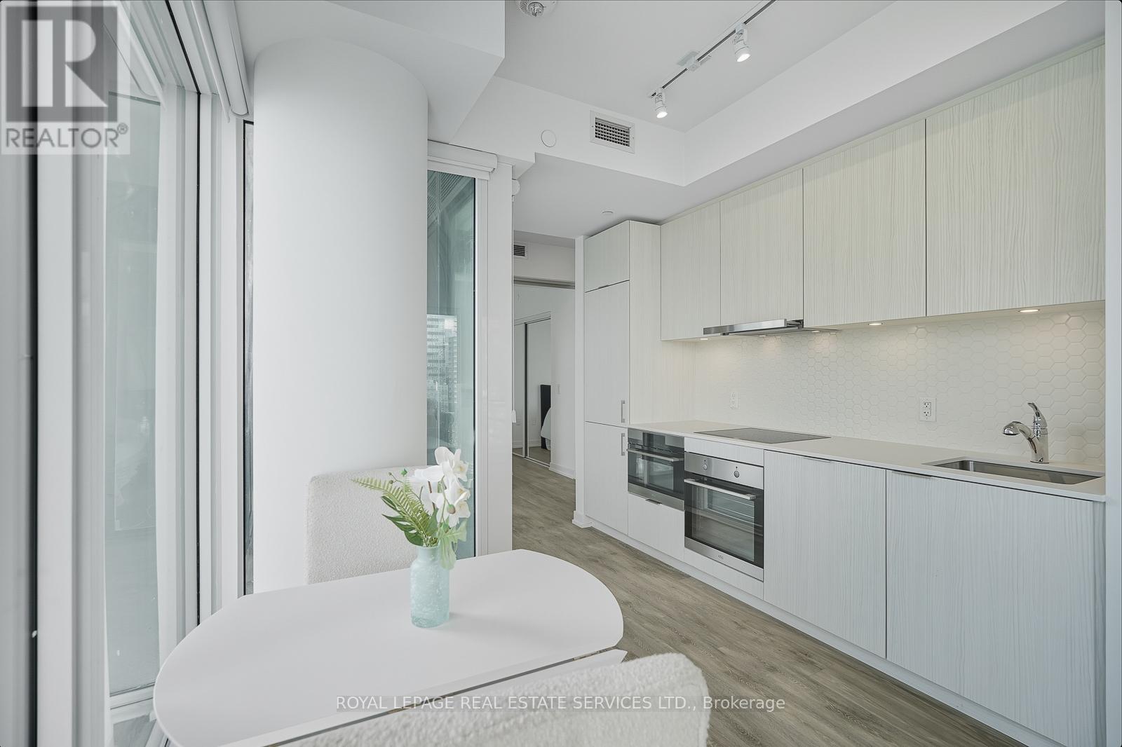 2107 - 158 Front Street E, Toronto, Ontario  M5A 1E5 - Photo 8 - C12724766