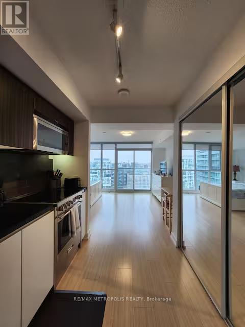 2208 - 85 Queens Wharf Road, Toronto, Ontario  M5V 0J9 - Photo 2 - C12724790