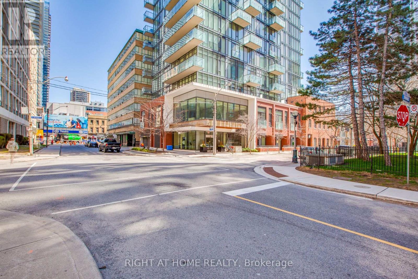 3008 - 75 St Nicholas Street, Toronto, Ontario  M4Y 0A5 - Photo 2 - C12724812