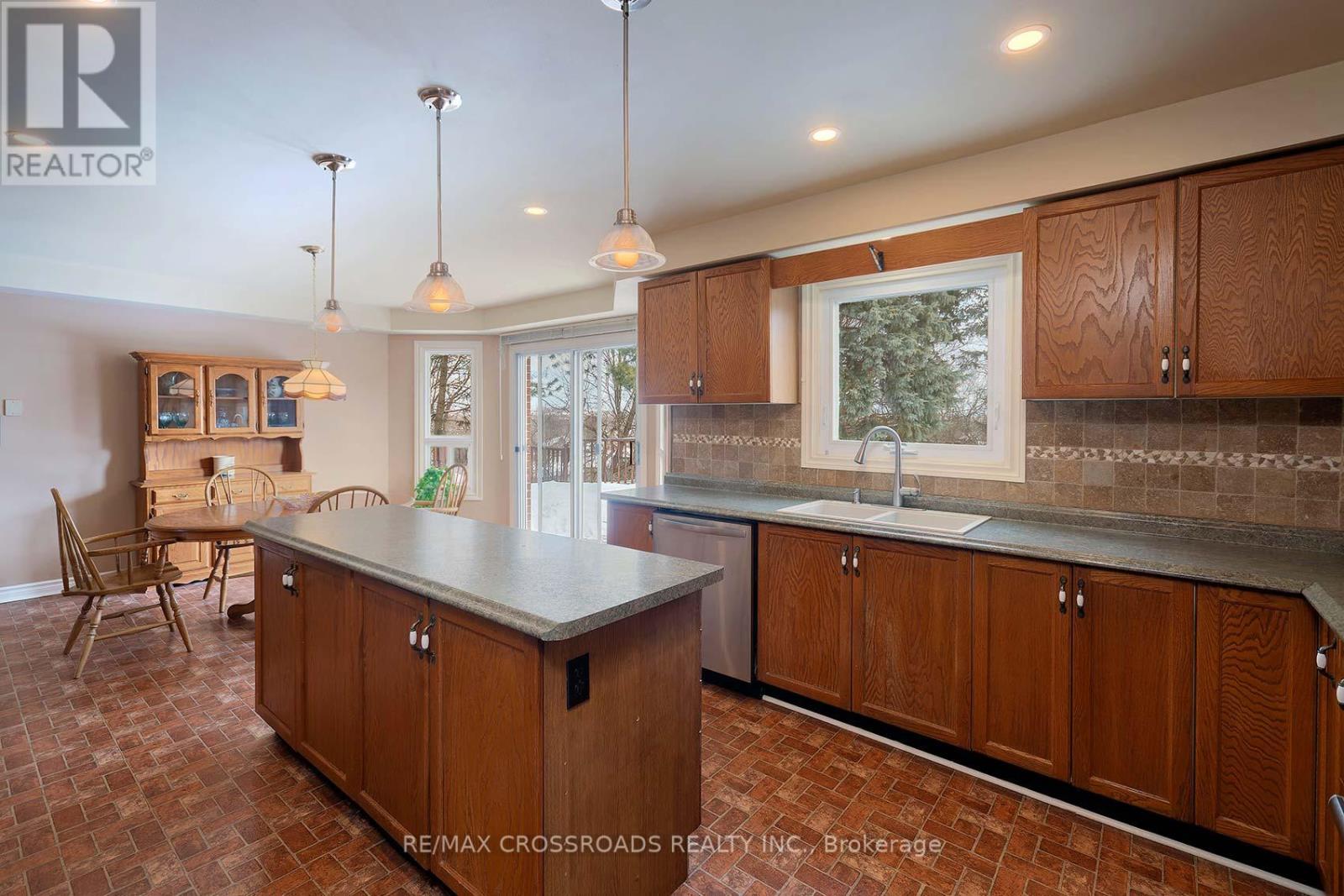 11 Sayor Drive, Ajax, Ontario  L1T 3K2 - Photo 8 - E12724776