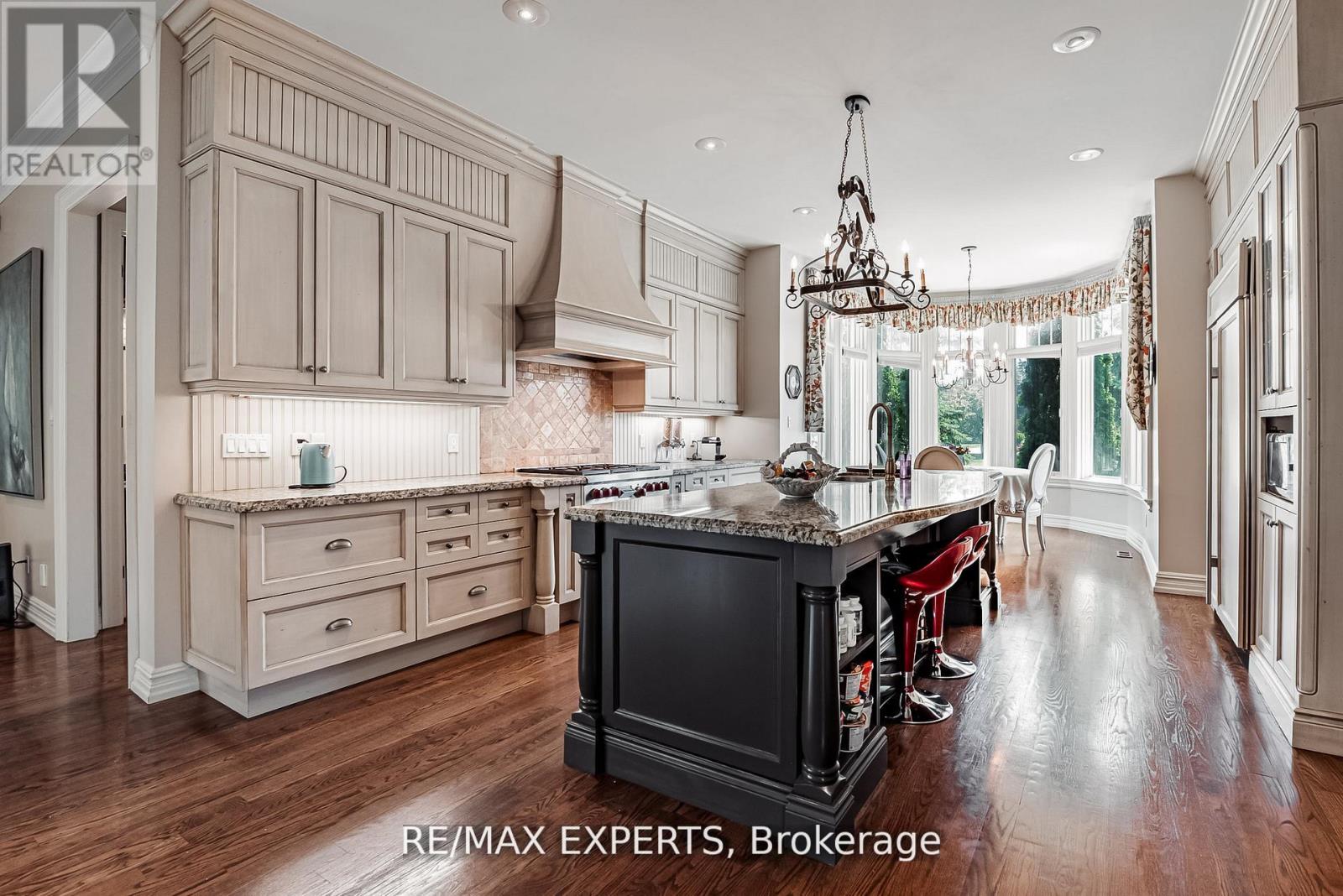 8 Alm Court, Aurora, Ontario  L4G 6W7 - Photo 13 - N12724686