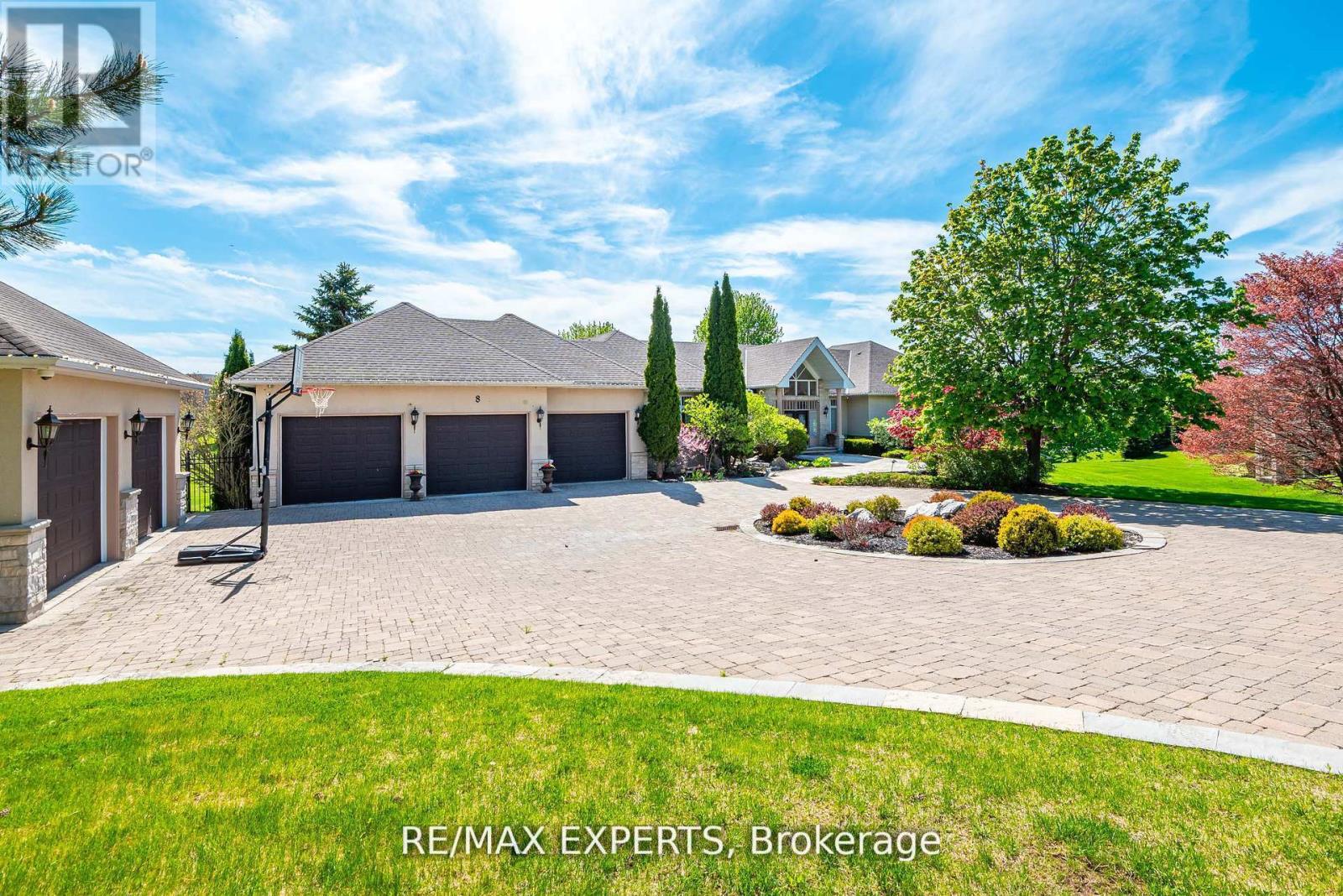 8 Alm Court, Aurora, Ontario  L4G 6W7 - Photo 2 - N12724686