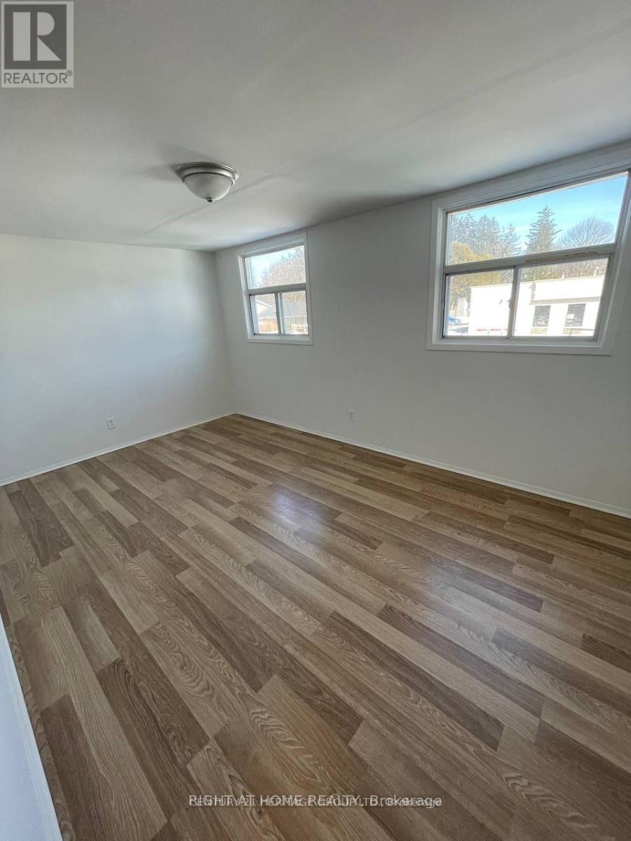 262 Scott Avenue, Newmarket, Ontario  L3Y 4R5 - Photo 10 - N12724768