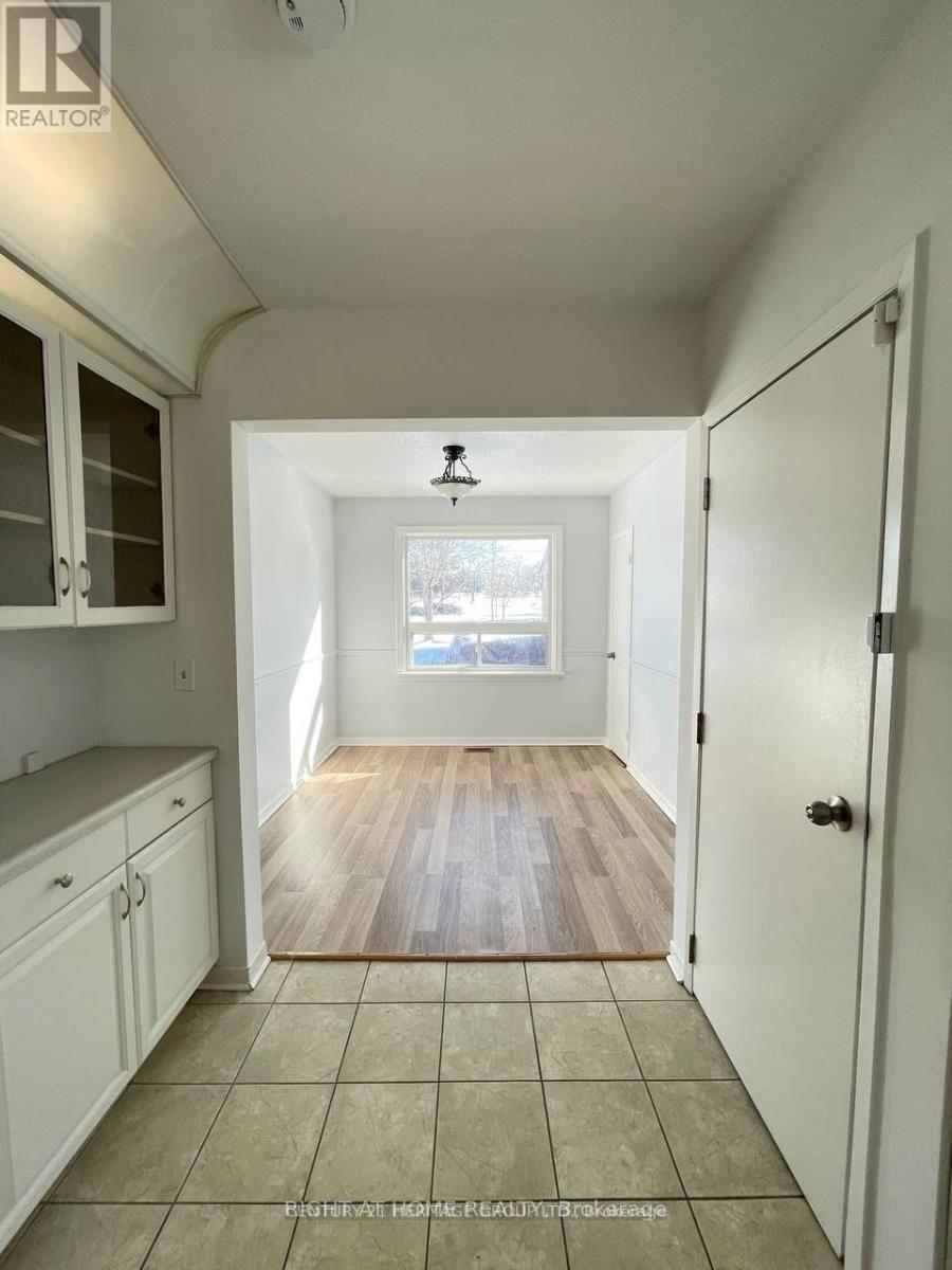 262 Scott Avenue, Newmarket, Ontario  L3Y 4R5 - Photo 5 - N12724768