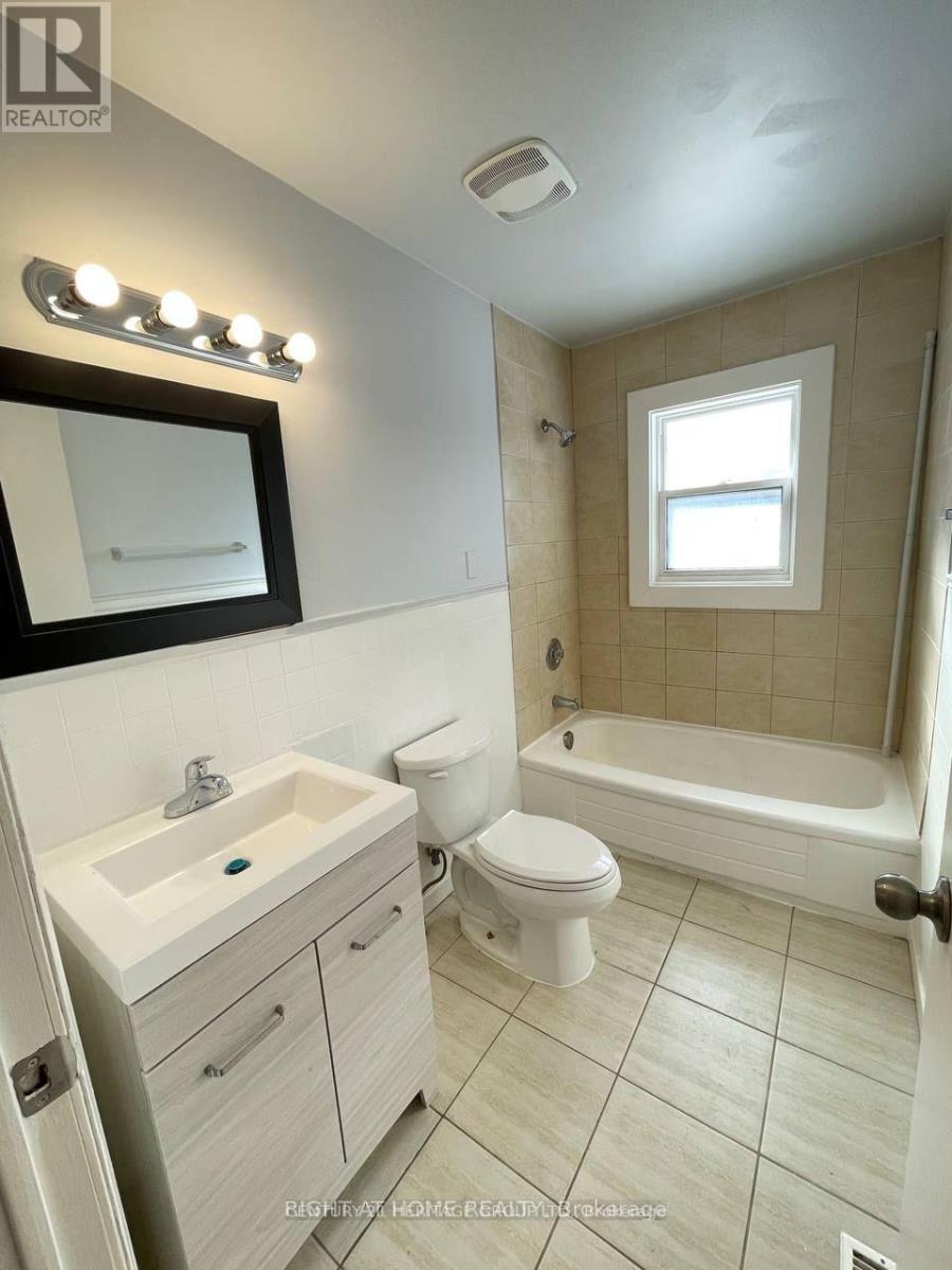 262 Scott Avenue, Newmarket, Ontario  L3Y 4R5 - Photo 8 - N12724768