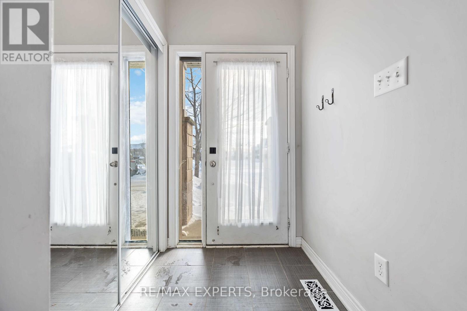 5 Lodestone Lane, Whitchurch-Stouffville, Ontario  L4A 0W6 - Photo 5 - N12724820