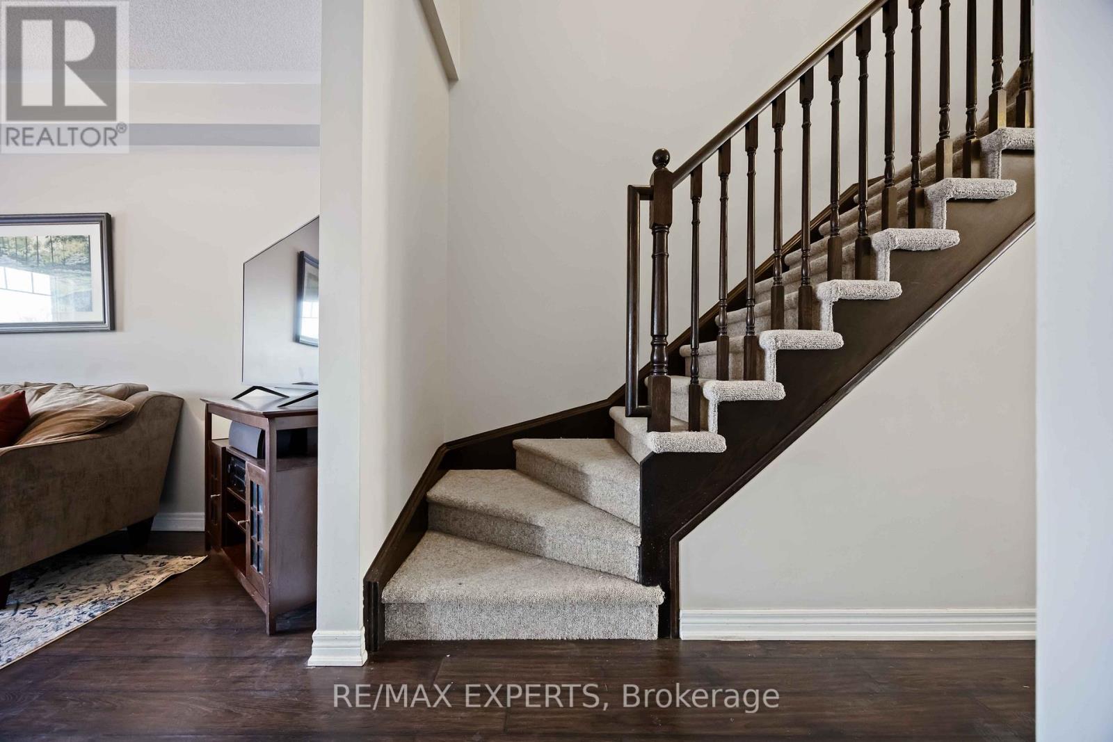 5 Lodestone Lane, Whitchurch-Stouffville, Ontario  L4A 0W6 - Photo 6 - N12724820