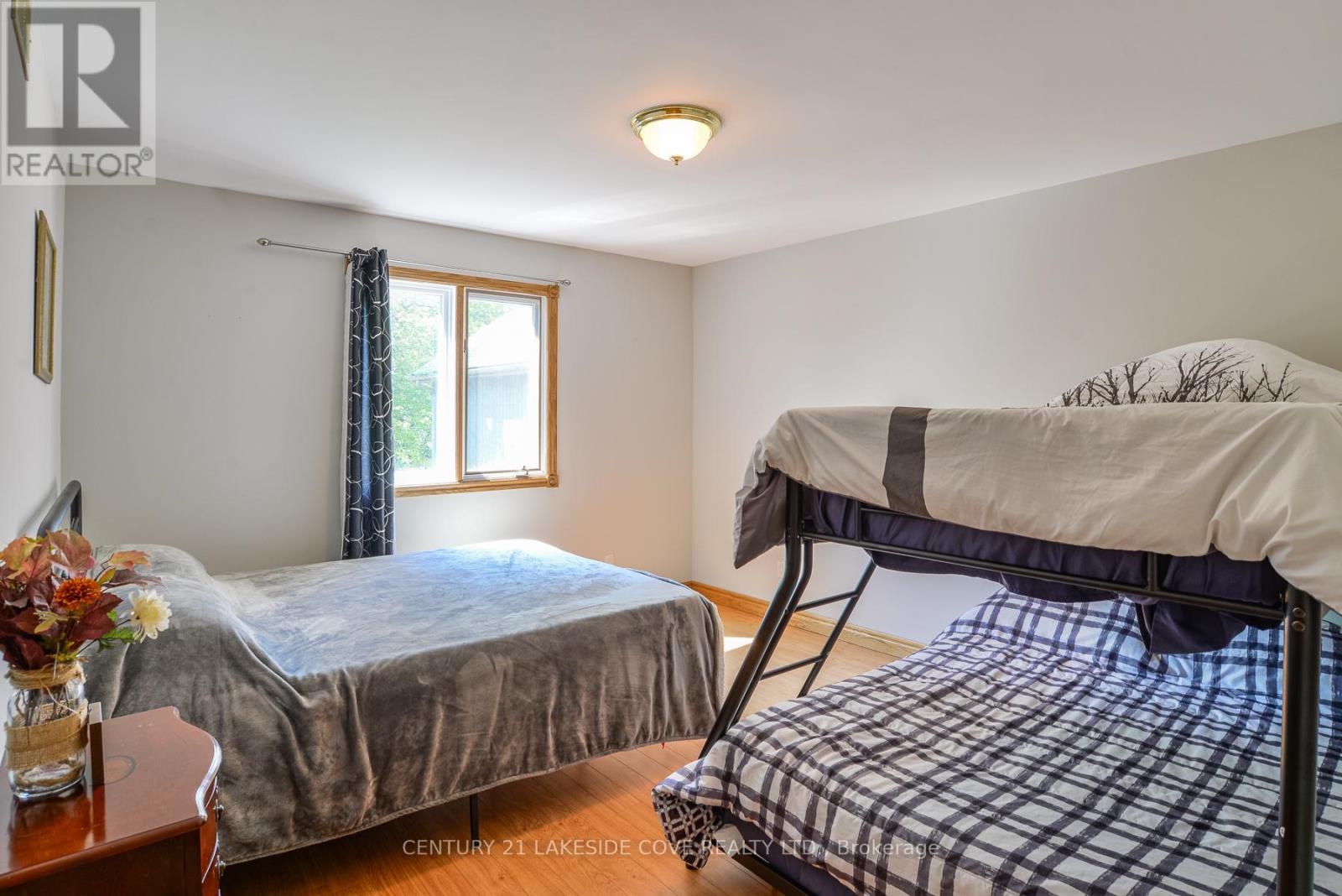 40 Ridge Avenue, Ramara, Ontario  L0K 1B0 - Photo 18 - S12724792