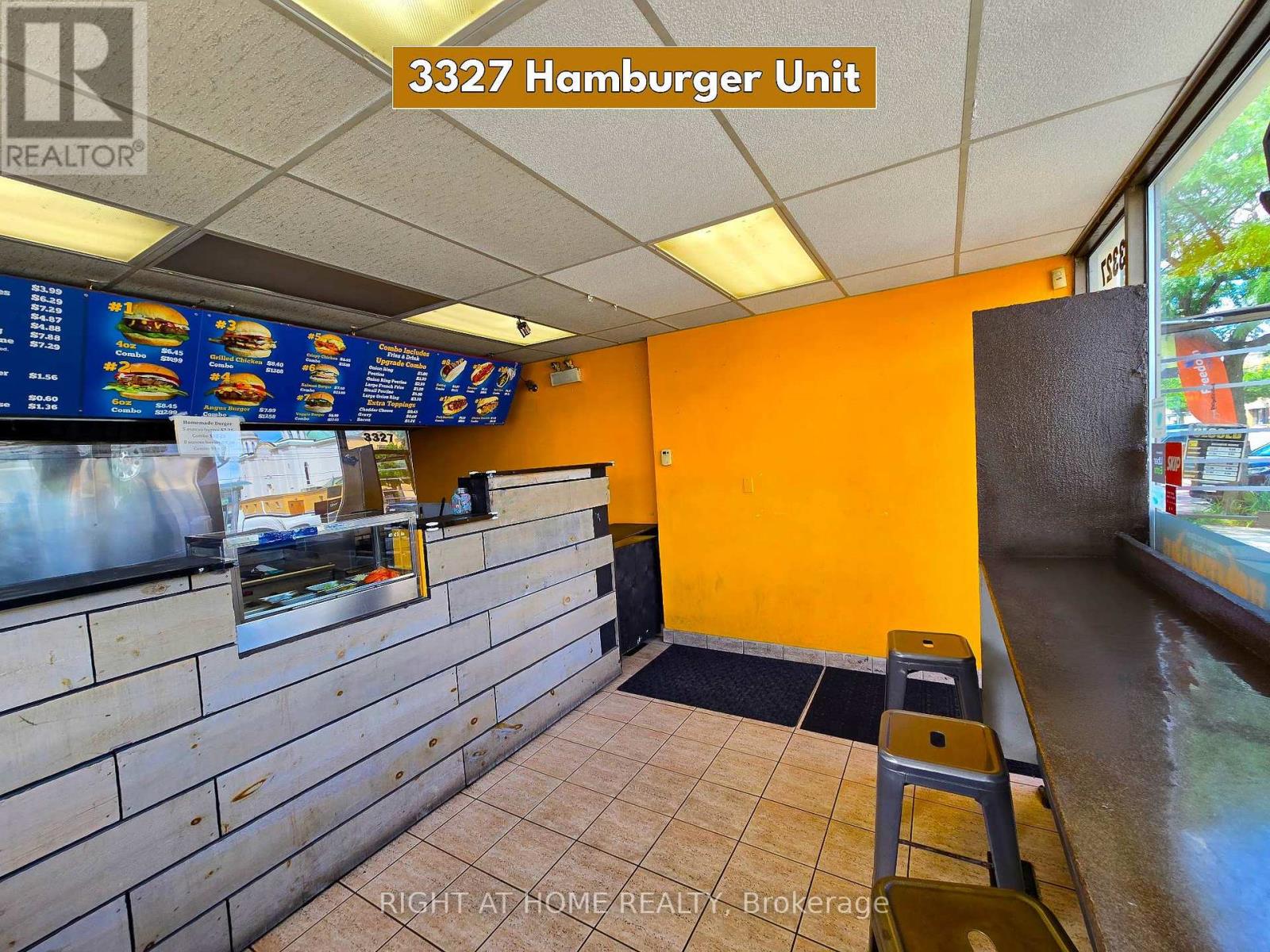 3327 Lakeshore Boulevard W, Toronto, Ontario  M8W 1N1 - Photo 7 - W12721396