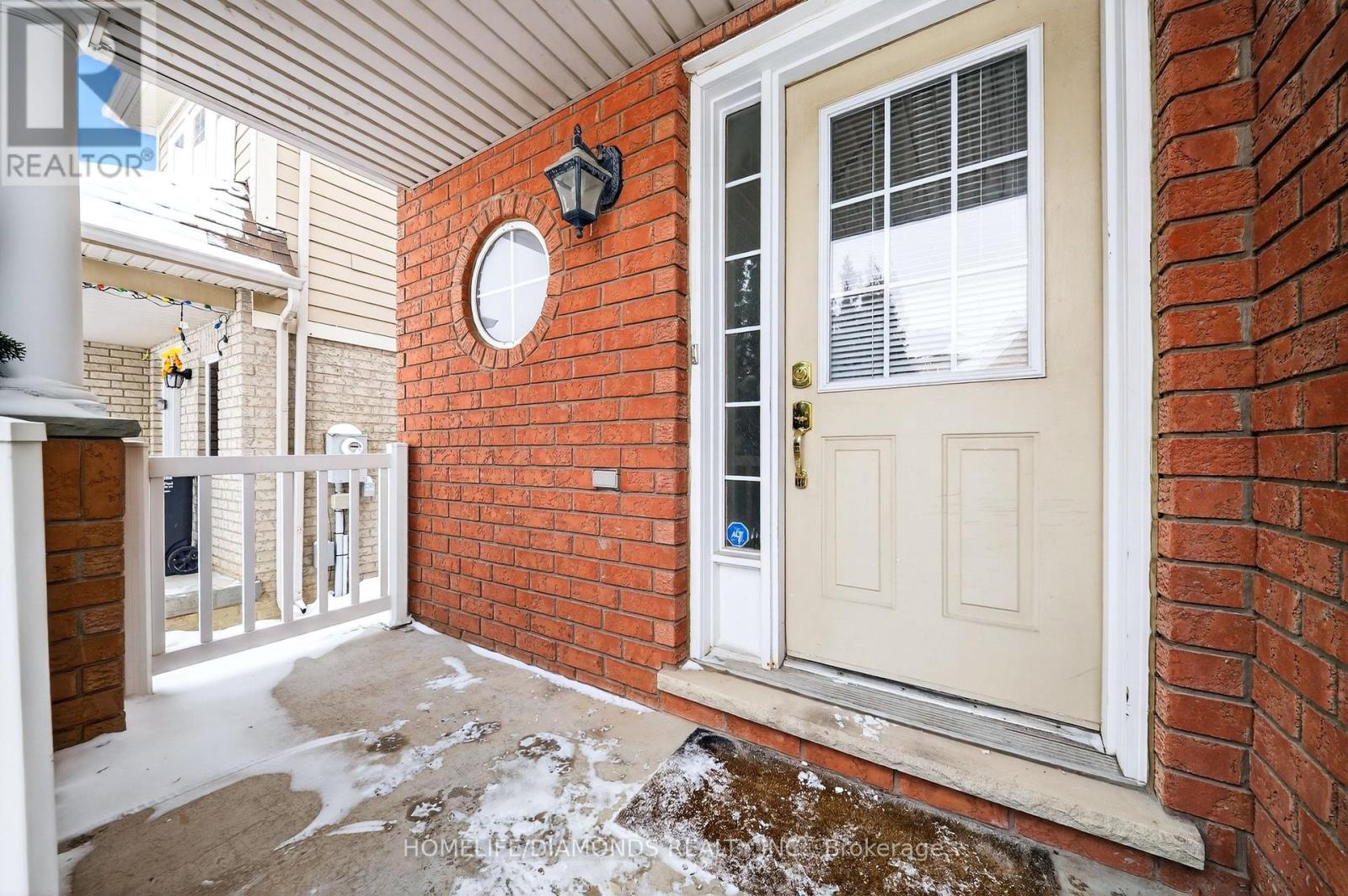 36 Pauline Crescent, Brampton, Ontario  L7A 2V6 - Photo 5 - W12724704