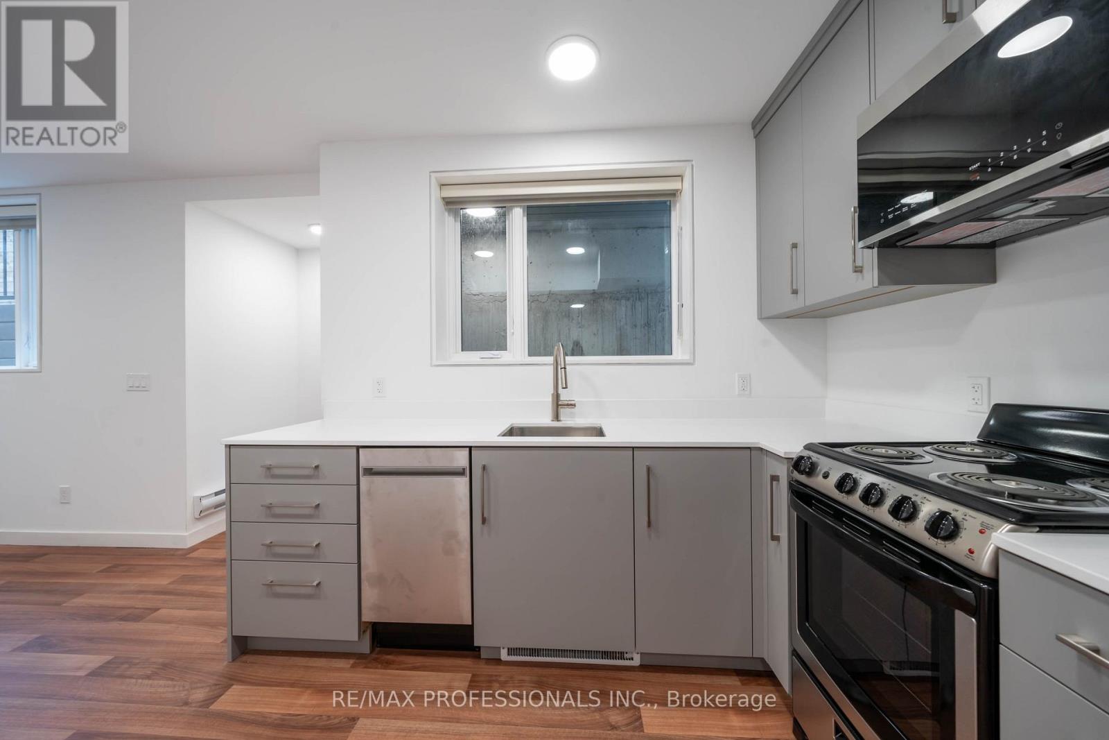 Lower - 77 Thirty Fifth Street, Toronto, Ontario  M8W 3K6 - Photo 11 - W12724726