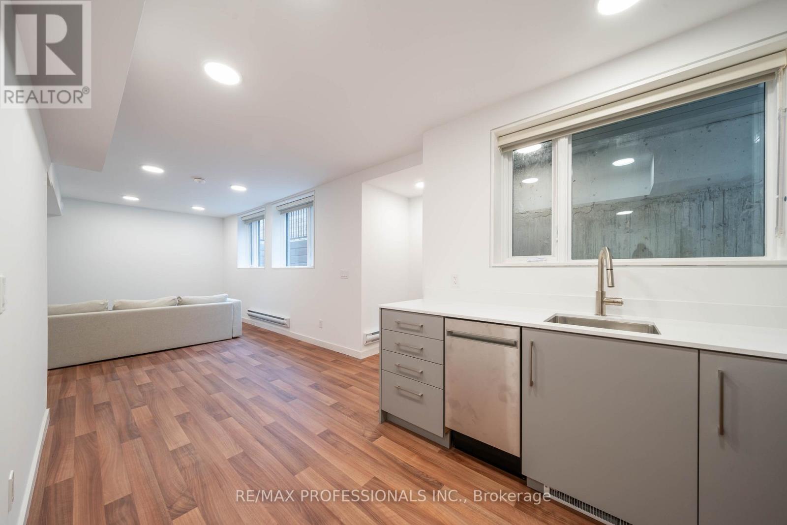 Lower - 77 Thirty Fifth Street, Toronto, Ontario  M8W 3K6 - Photo 12 - W12724726