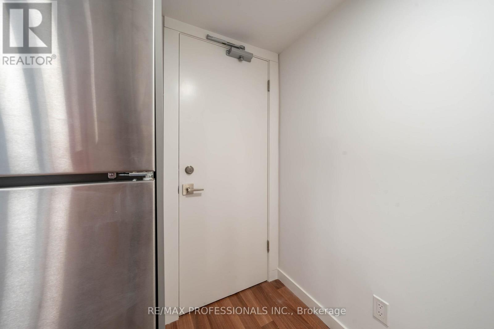 Lower - 77 Thirty Fifth Street, Toronto, Ontario  M8W 3K6 - Photo 13 - W12724726