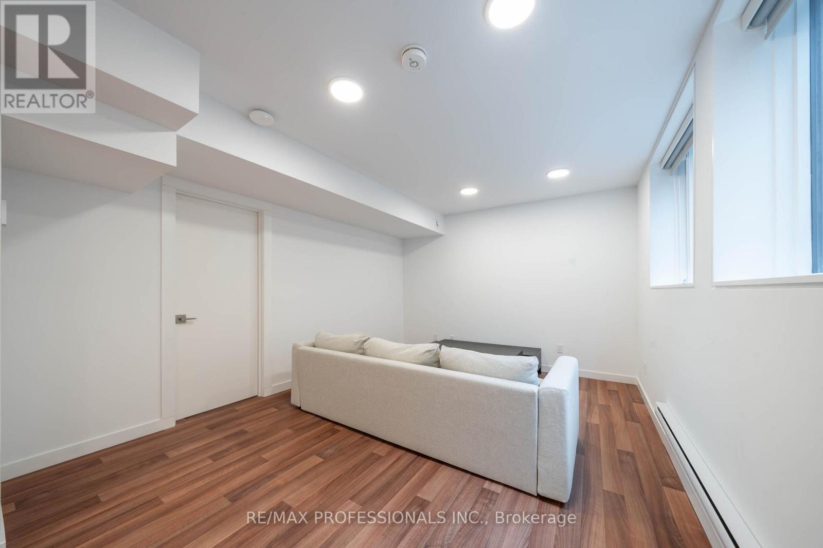 Lower - 77 Thirty Fifth Street, Toronto, Ontario  M8W 3K6 - Photo 15 - W12724726