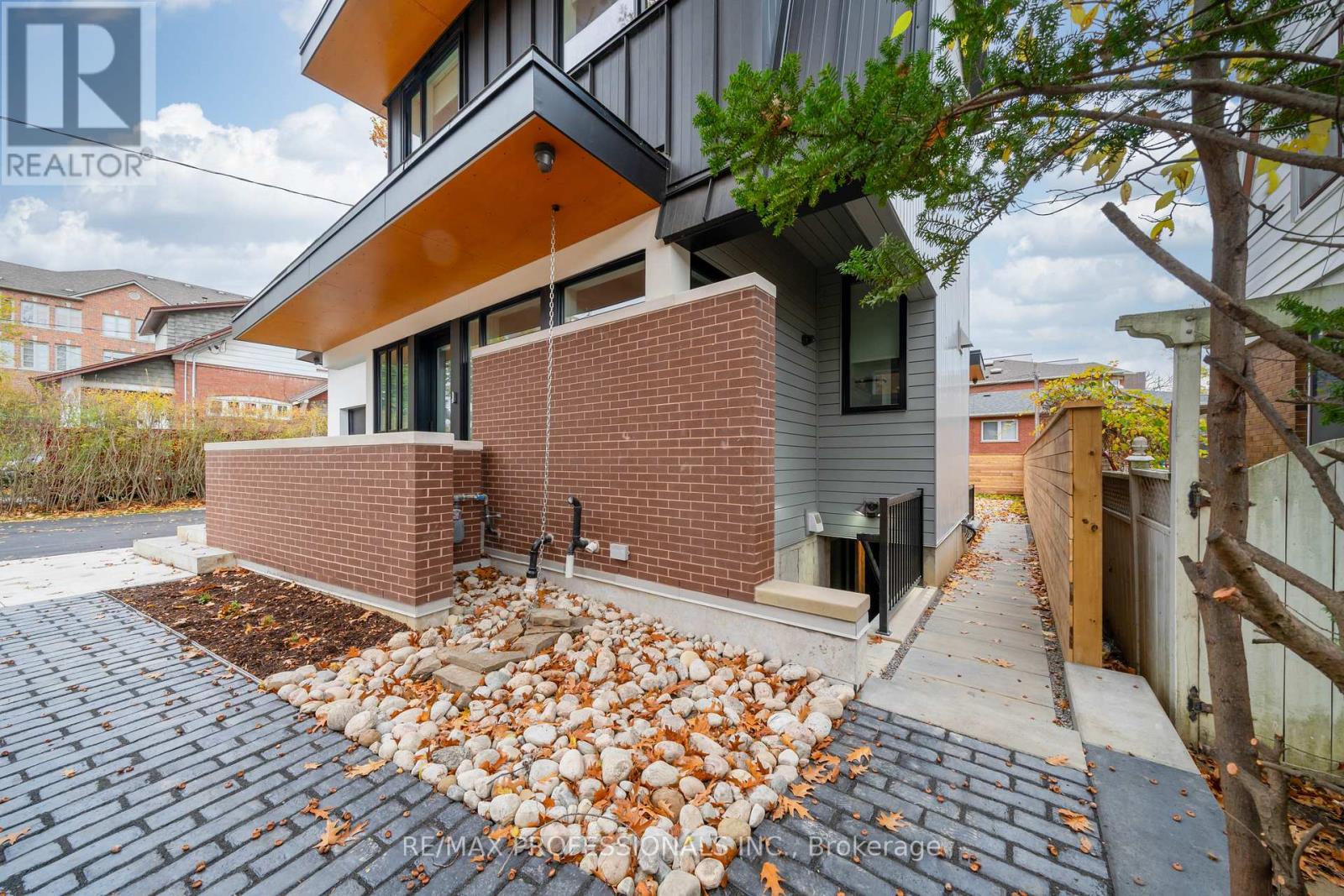 Lower - 77 Thirty Fifth Street, Toronto, Ontario  M8W 3K6 - Photo 2 - W12724726