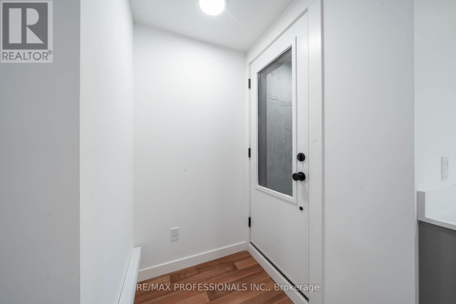 Lower - 77 Thirty Fifth Street, Toronto, Ontario  M8W 3K6 - Photo 4 - W12724726